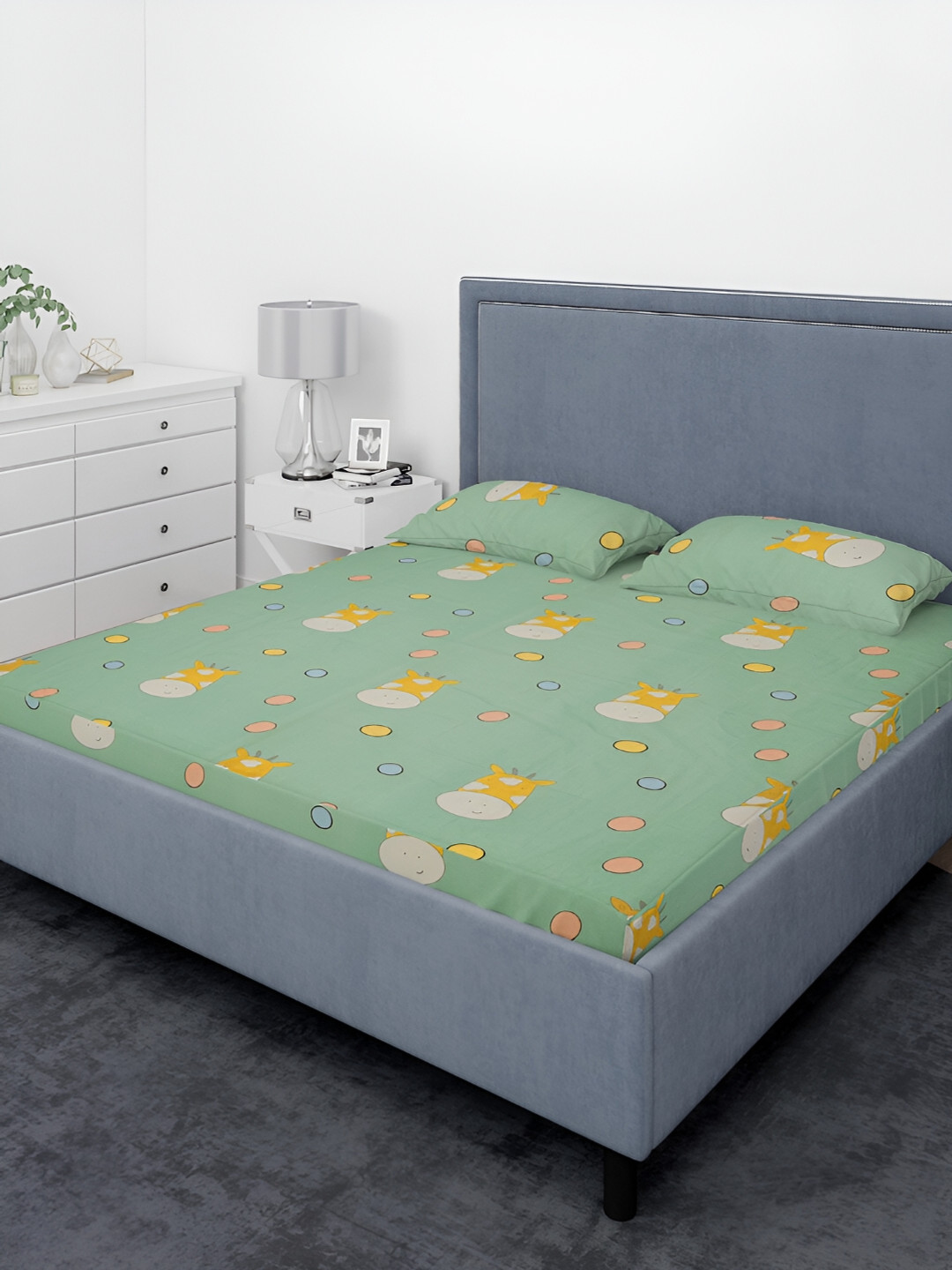 THE CONVERSION Green Microfiber 200 TC Queen Bedsheet with 2 Pillow Covers 
THE CONVERSION Green Microfiber 200 TC Queen Bedsheet with 2 Pillow Covers