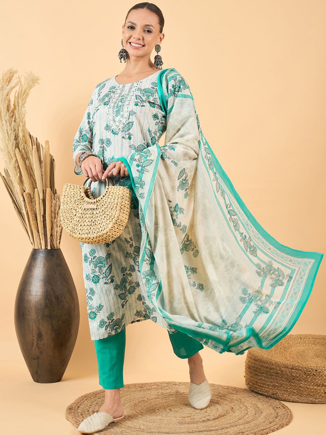 Anouk Turquoise Blue Floral Printed Sequinned Pure Cotton Kurta With Trousers & Dupatta
Anouk Turquoise Blue Floral Printed Sequinned Pure Cotton Kurta With Trousers & Dupatta