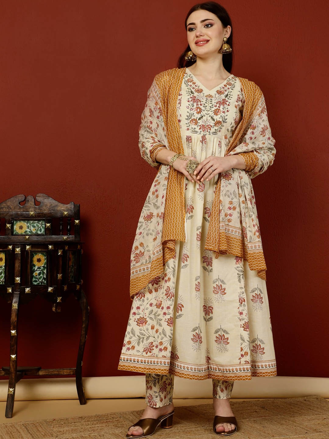 GULMOHAR JAIPUR Floral Printed Regular Pure Cotton Anarkali Kurta With Trousers & Dupatta, Off white
GULMOHAR JAIPUR Floral Printed Regular Pure Cotton Anarkali Kurta With Trousers & Dupatta, Off white
