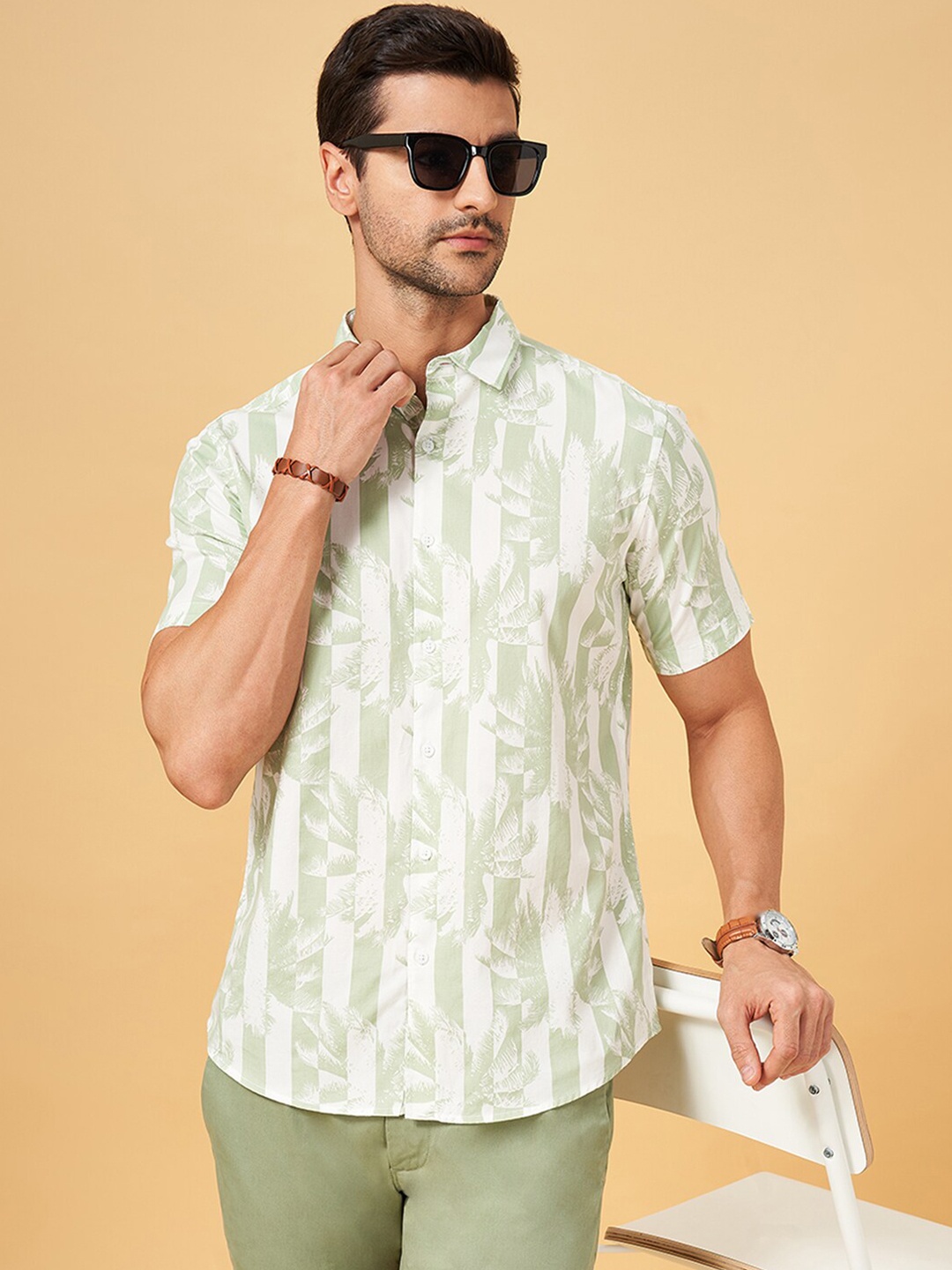 BYFORD by Pantaloons Floral Printed Spread Collar Short Sleeves Cotton Casual Shirt, Green
BYFORD by Pantaloons Floral Printed Spread Collar Short Sleeves Cotton Casual Shirt, Green