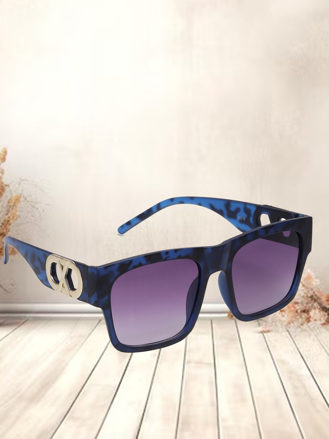 The Roadster Lifestyle Co. Unisex UV Protected Lens Wayfarer Sunglasses RDSG-20219-04, Purple
The Roadster Lifestyle Co. Unisex UV Protected Lens Wayfarer Sunglasses RDSG-20219-04, Purple