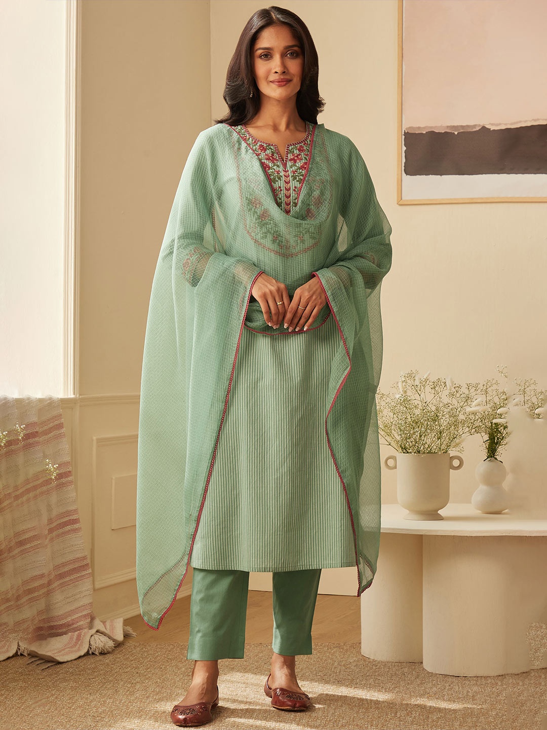 KALINI Women Floral Embroidered Regular Thread Work Kurta with Trousers & With Dupatta, Green
KALINI Women Floral Embroidered Regular Thread Work Kurta with Trousers & With Dupatta, Green