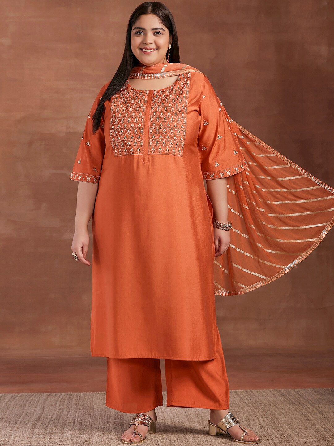 EXTRA LOVE BY LIBAS Plus Size Floral Zari Straight Kurta With Trouser & Dupatta, Coral
EXTRA LOVE BY LIBAS Plus Size Floral Zari Straight Kurta With Trouser & Dupatta, Coral