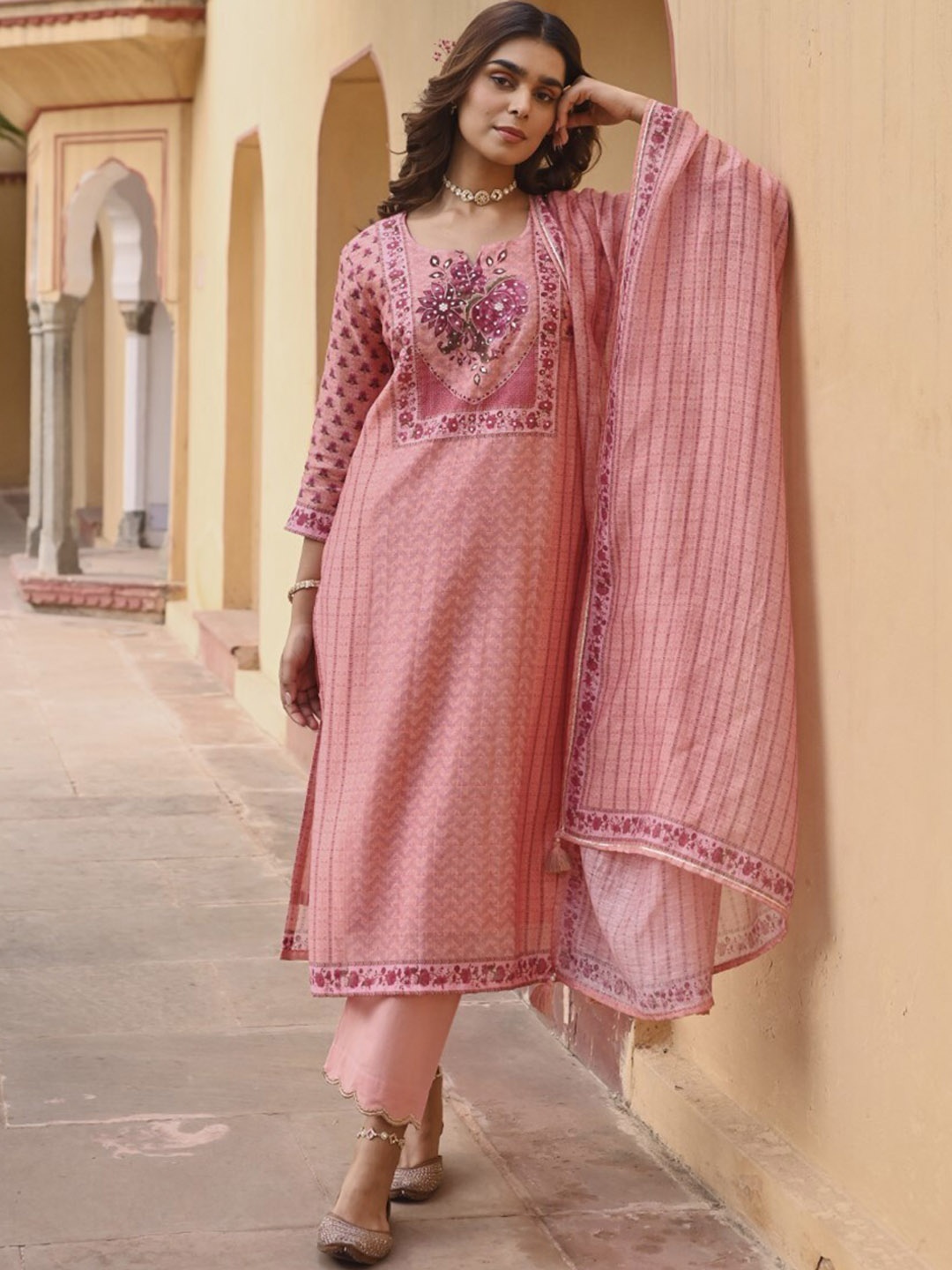 KARAJ JAIPUR Floral Embroidered Regular Gotta Patti Linen Kurta with Trousers & Dupatta, Orange
KARAJ JAIPUR Floral Embroidered Regular Gotta Patti Linen Kurta with Trousers & Dupatta, Orange