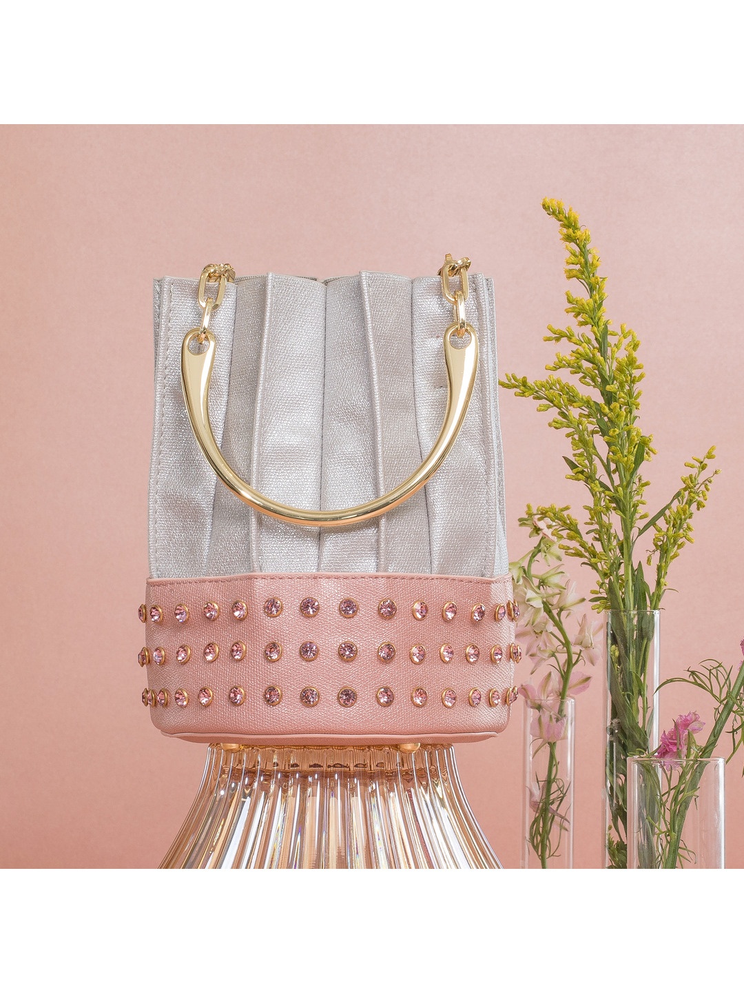 HOUSE OF BIO BY RITTI KHANNA Alice Pink Embellished Leather Structured Handheld Bag
HOUSE OF BIO BY RITTI KHANNA Alice Pink Embellished Leather Structured Handheld Bag