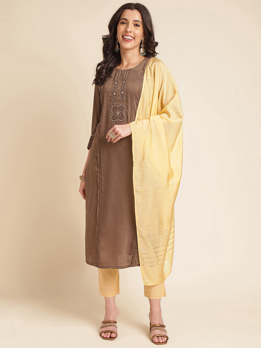 NAINVISH Floral Embroidered Regular Thread Work Kurta With Trousers & Dupatta, Brown
NAINVISH Floral Embroidered Regular Thread Work Kurta With Trousers & Dupatta, Brown
