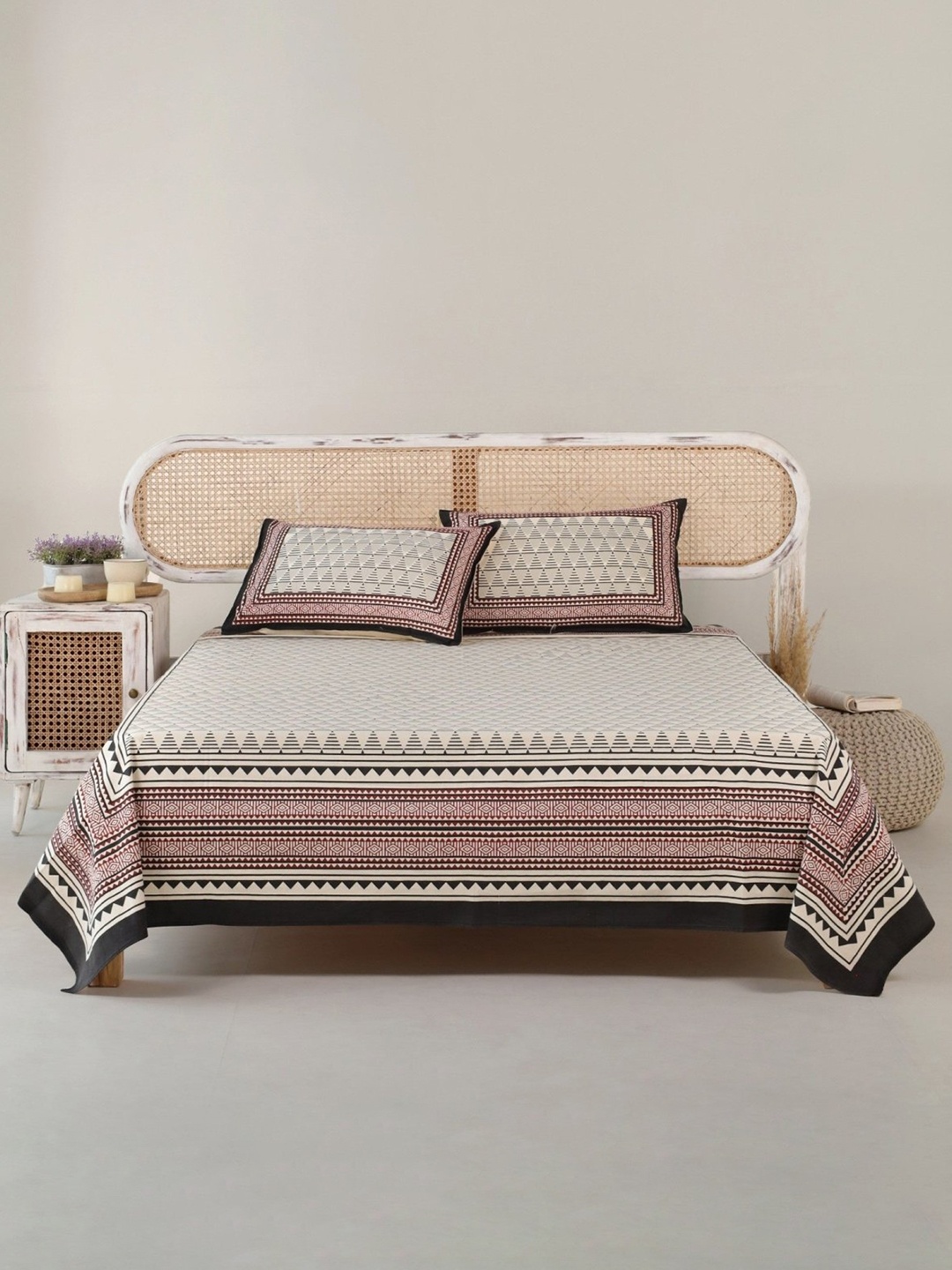 Peepul Tree Black & Off White Geometric Cotton 300 TC King Bedsheet With 2 Pillow Covers
Peepul Tree Black & Off White Geometric Cotton 300 TC King Bedsheet With 2 Pillow Covers