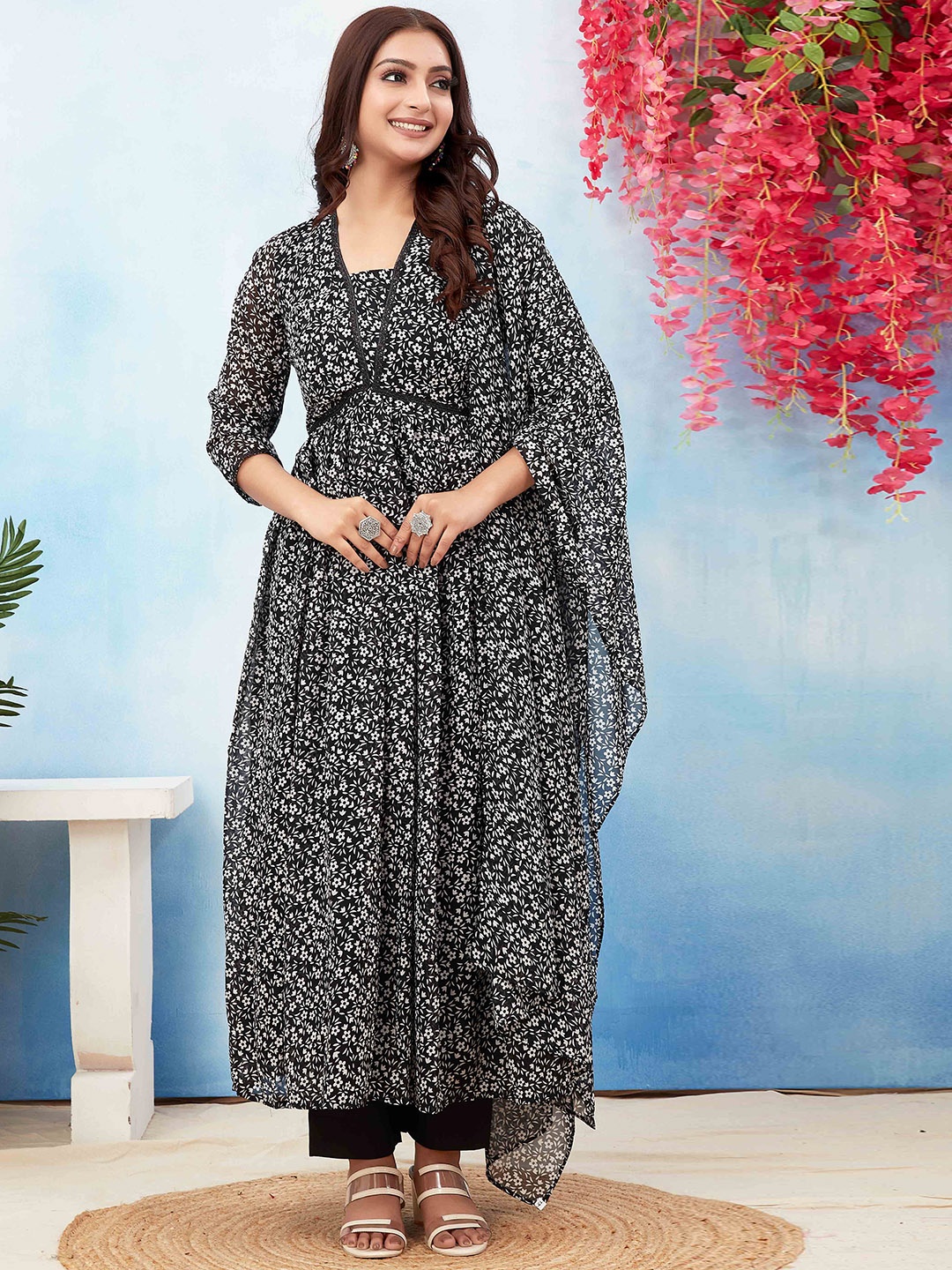 ODD BY Chansi TRENDZ Floral Printed Regular Kurta with Palazzos & With Dupatta, Black
ODD BY Chansi TRENDZ Floral Printed Regular Kurta with Palazzos & With Dupatta, Black