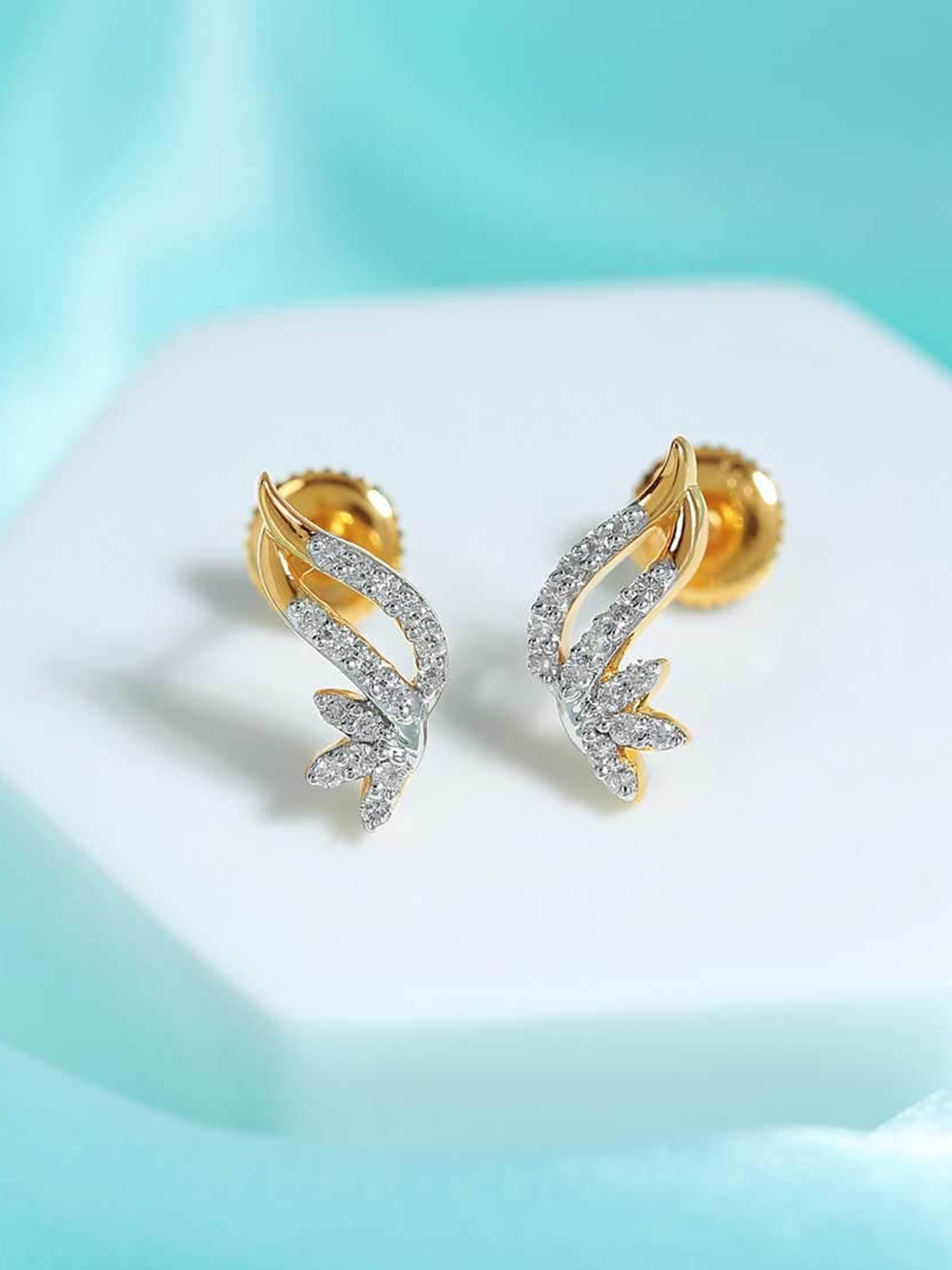 CANDERE A KALYAN JEWELLERS COMPANY BIS Hallmark 14KT (585) Gold Diamond Earrings-1.87 gm
CANDERE A KALYAN JEWELLERS COMPANY BIS Hallmark 14KT (585) Gold Diamond Earrings-1.87 gm