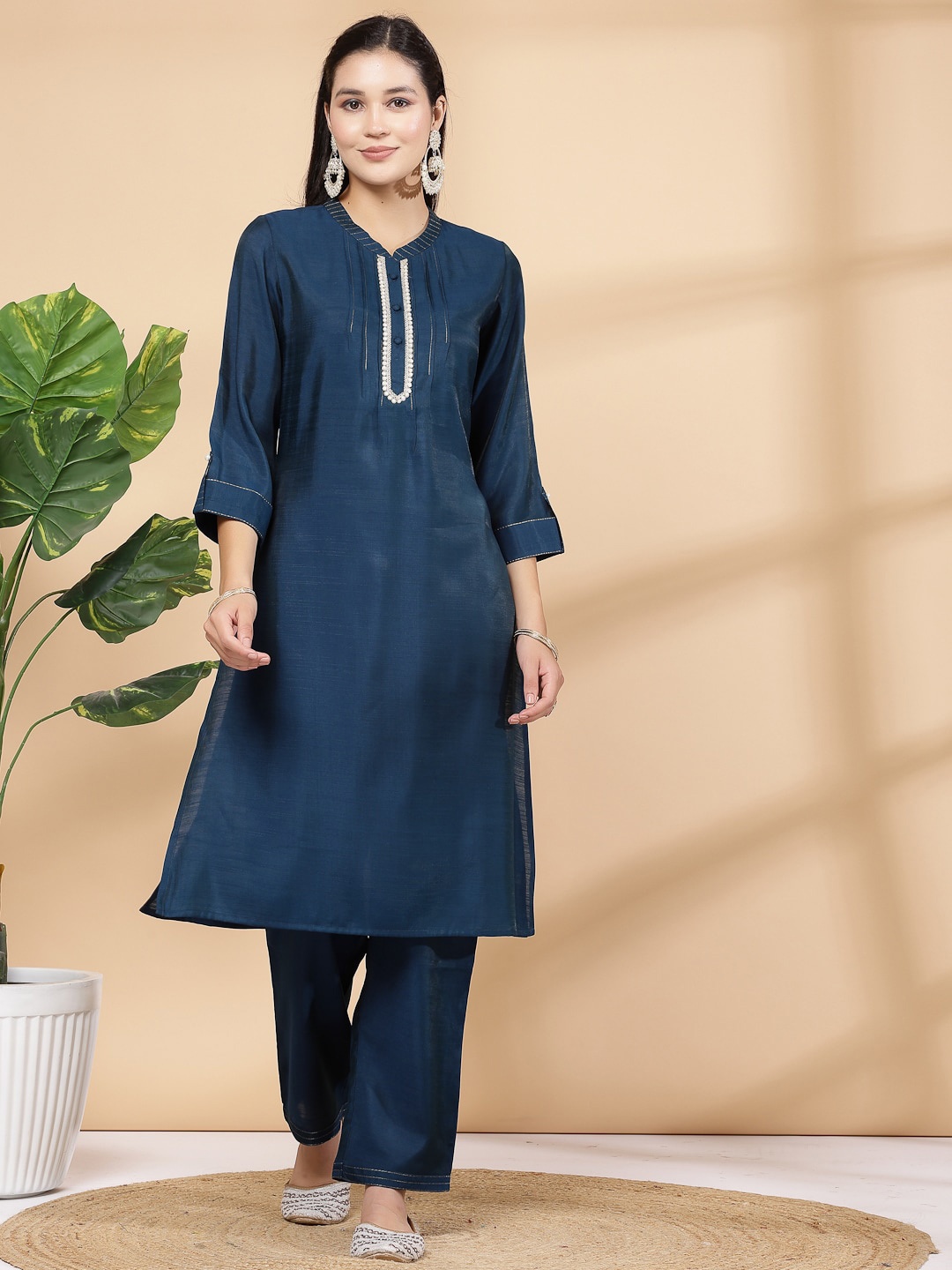Nayam By Lakshita Floral Yoke Design Regular Sequinned Kurta with Palazzos, Navy blue
Nayam By Lakshita Floral Yoke Design Regular Sequinned Kurta with Palazzos, Navy blue