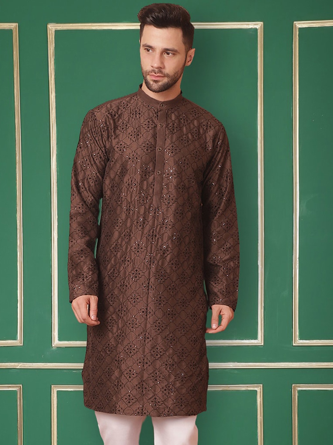 Jompers Floral Embroidered Thread Work Mandarin Collar Silk Straight Kurta, Coffee brown
Jompers Floral Embroidered Thread Work Mandarin Collar Silk Straight Kurta, Coffee brown