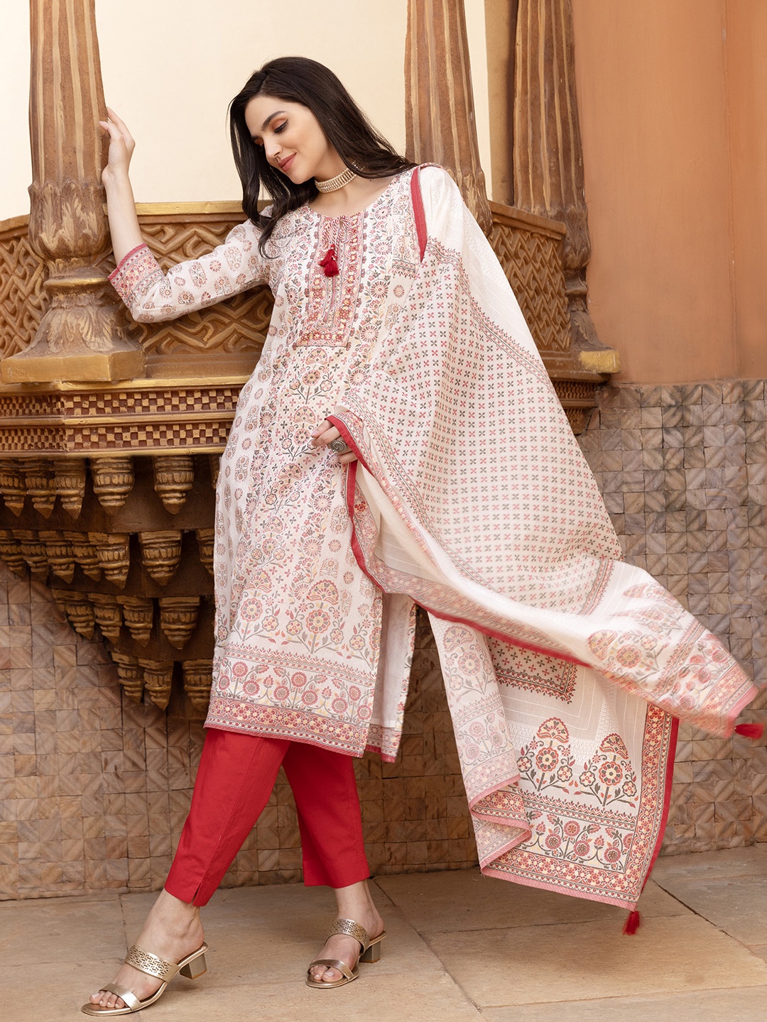 Ishin Embellished Ethnic Motifs Printed Tie Up Kurta with Pants And Printed Dupatta, Cream
Ishin Embellished Ethnic Motifs Printed Tie Up Kurta with Pants And Printed Dupatta, Cream