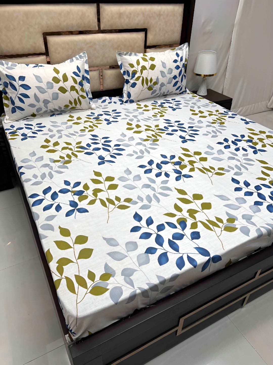 Pure Decor Blue & Olive Green Floral Cotton 330 TC King Bedsheet with 2 Pillow Covers
Pure Decor Blue & Olive Green Floral Cotton 330 TC King Bedsheet with 2 Pillow Covers