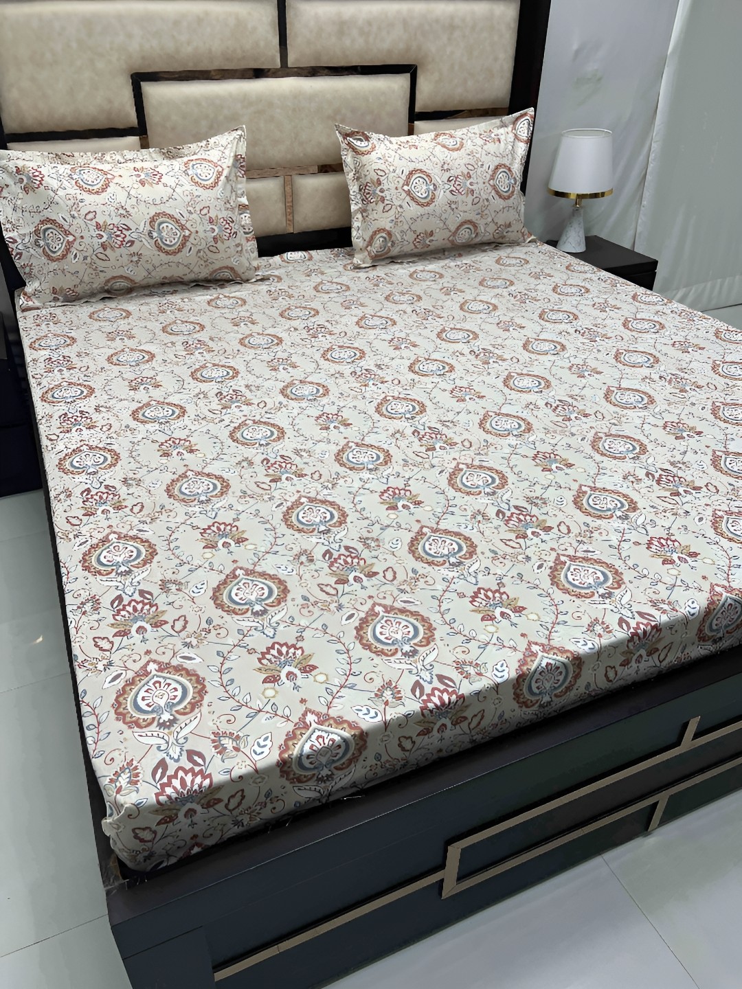 Pure Decor Grey & Maroon Ethnic Motifs 330 TC Cotton King Bedsheet with 2 Pillow Covers
Pure Decor Grey & Maroon Ethnic Motifs 330 TC Cotton King Bedsheet with 2 Pillow Covers