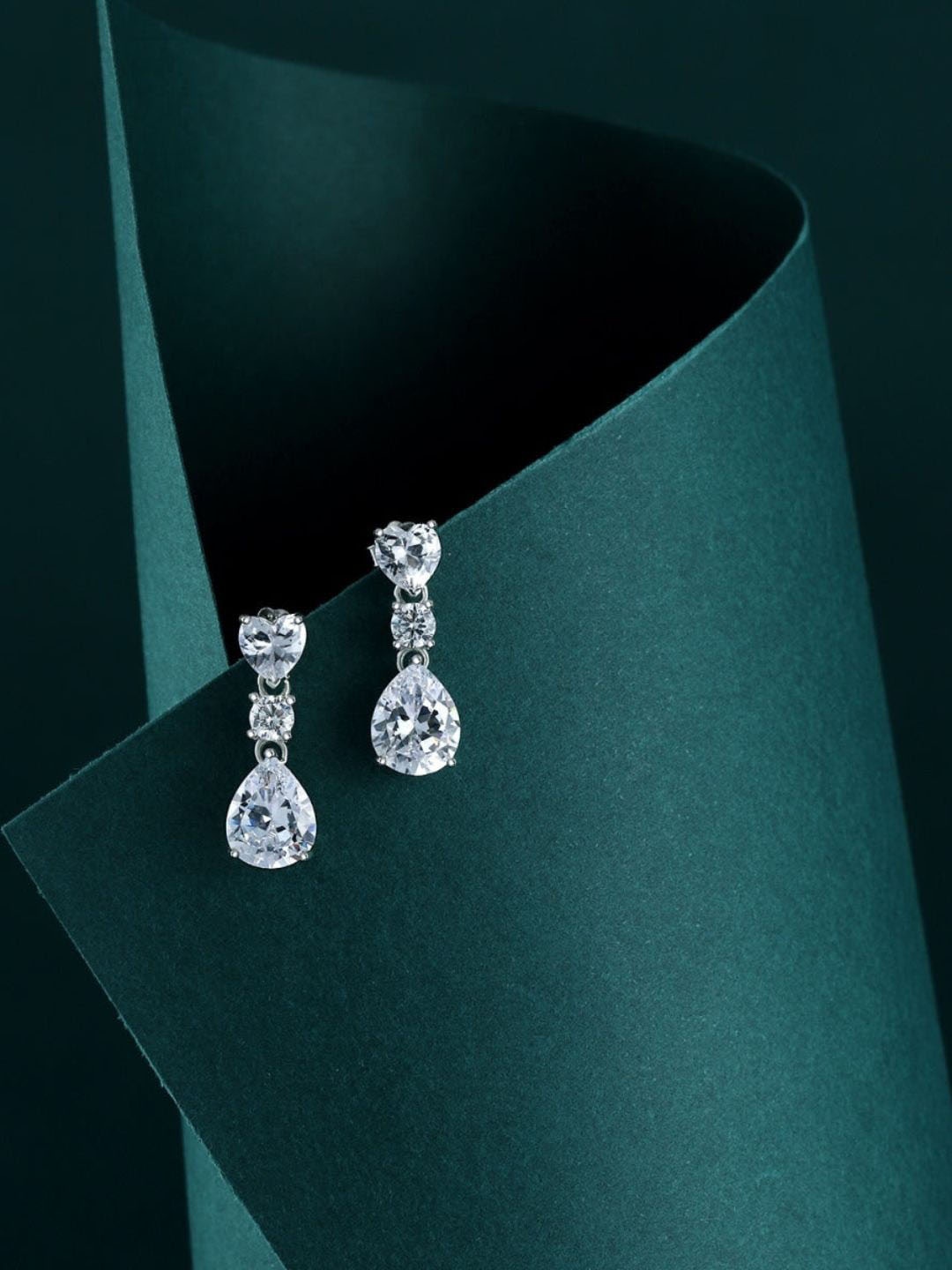BRIA JEWELS Sterling Silver Rhodium-Plated Cubic Zirconia Contemporary Drop Earrings
BRIA JEWELS Sterling Silver Rhodium-Plated Cubic Zirconia Contemporary Drop Earrings
