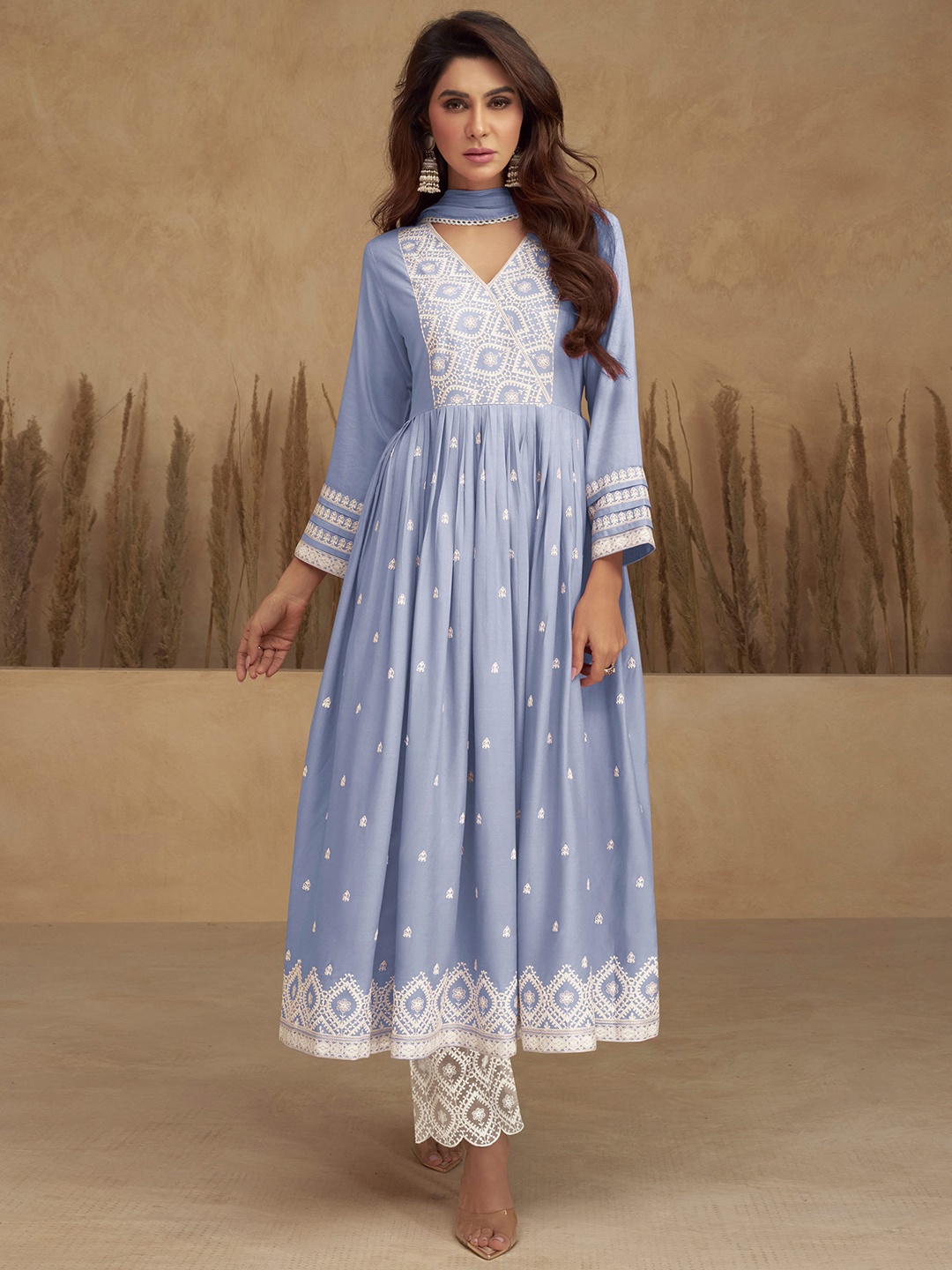 Peachmode Floral Embroidered Empire Thread Work Anarkali Kurta With Trousers & Dupatta, Blue
Peachmode Floral Embroidered Empire Thread Work Anarkali Kurta With Trousers & Dupatta, Blue
