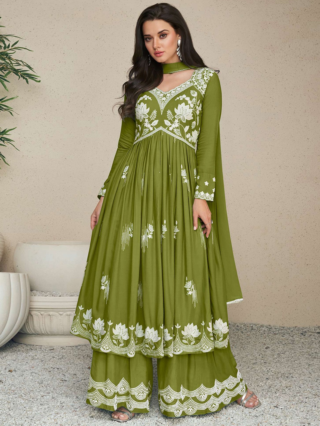 Peachmode Women Floral Embroidered Regular Thread Work Kurta with Palazzos & With Dupatta, Green
Peachmode Women Floral Embroidered Regular Thread Work Kurta with Palazzos & With Dupatta, Green
