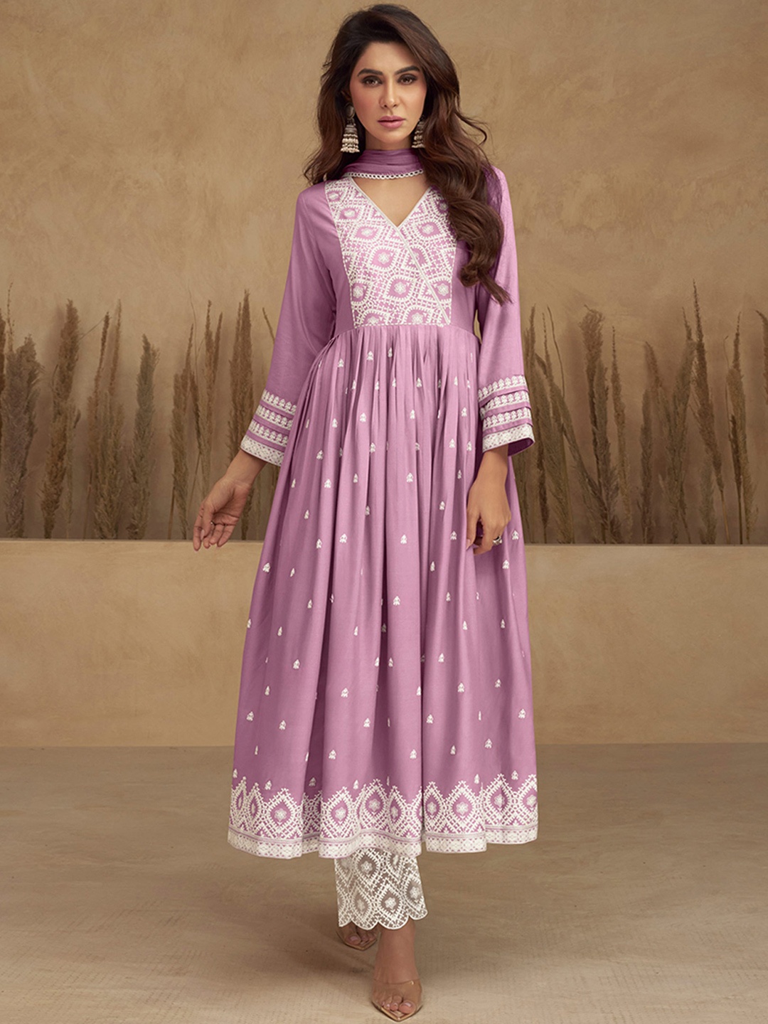 Peachmode Women Floral Embroidered Regular Thread Work Kurta with Trousers & With Dupatta, Pink
Peachmode Women Floral Embroidered Regular Thread Work Kurta with Trousers & With Dupatta, Pink