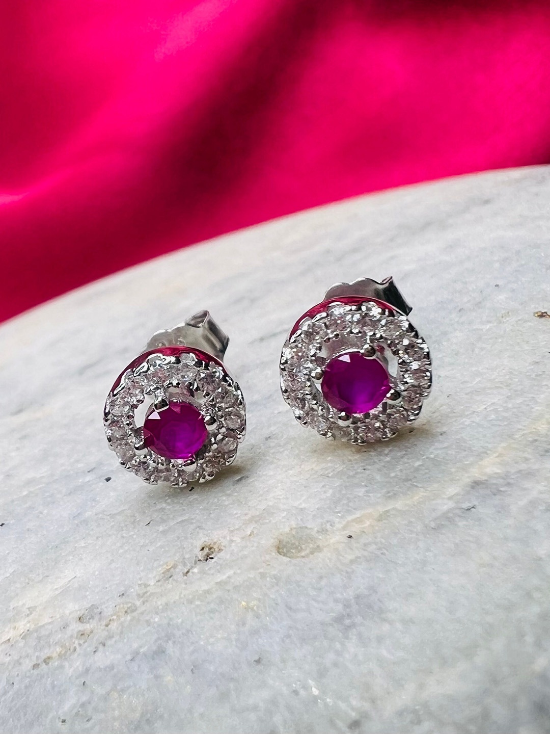 Arte Jewels 925 Sterling Silver Silver-Plated Cubic Zirconia Contemporary Stud Earrings
Arte Jewels 925 Sterling Silver Silver-Plated Cubic Zirconia Contemporary Stud Earrings