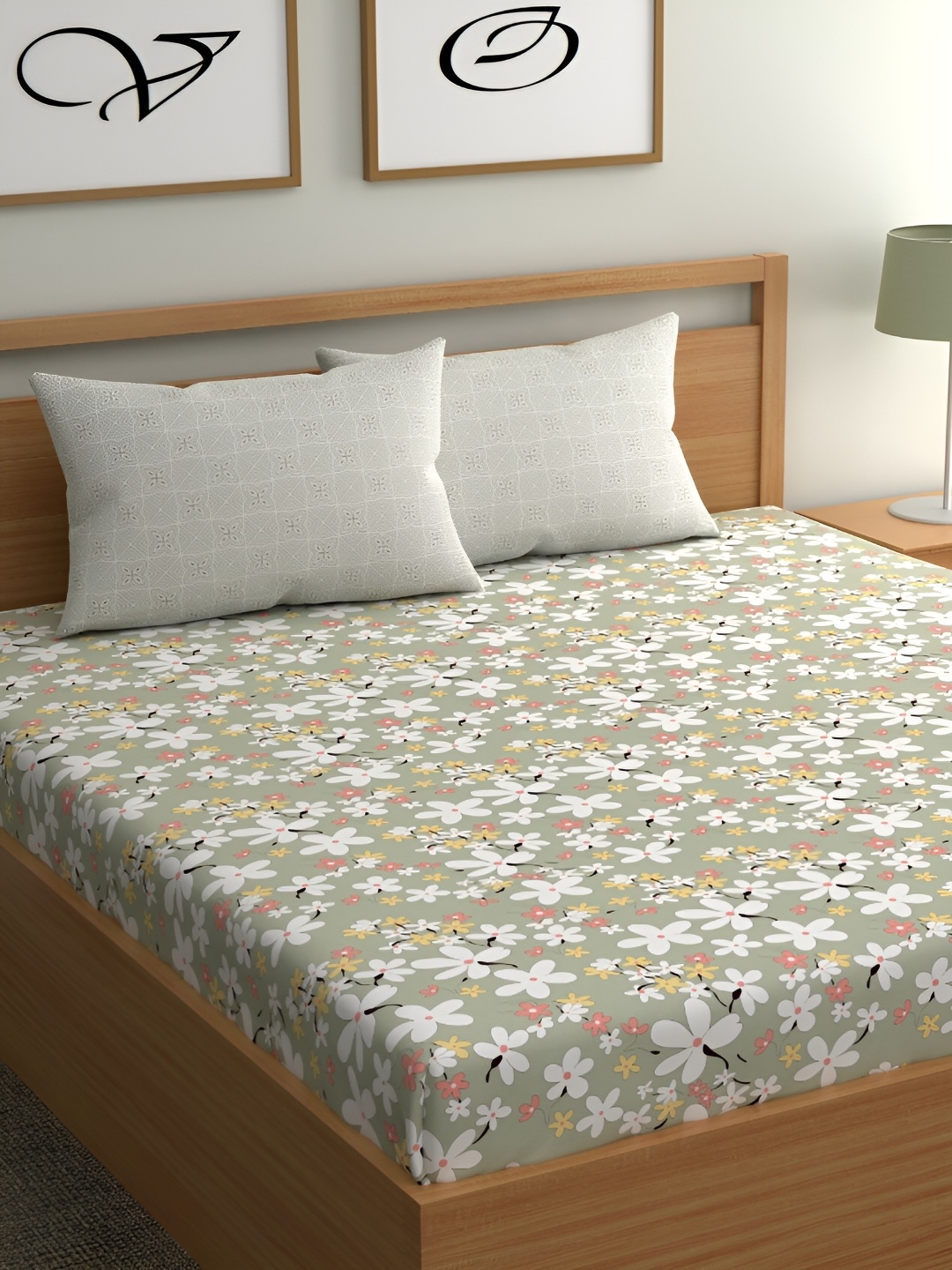 CHHAVI INDIA Green & White Floral Microfiber 210 TC King Bedsheet with 2 Pillow Covers
CHHAVI INDIA Green & White Floral Microfiber 210 TC King Bedsheet with 2 Pillow Covers