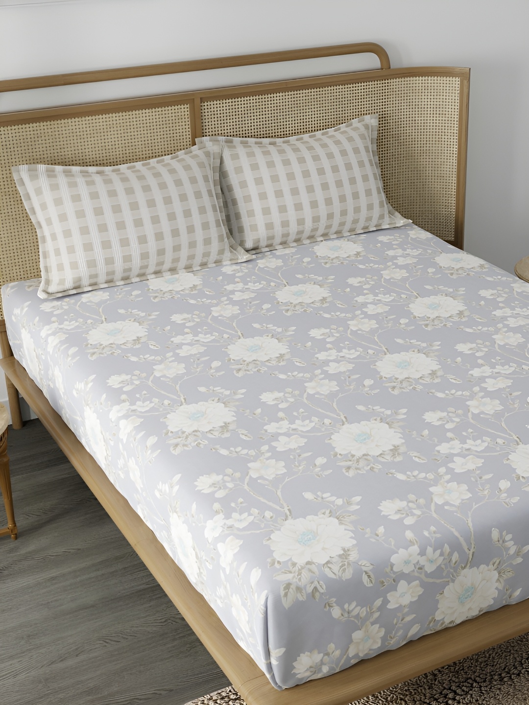 CHHAVI INDIA Grey & White Floral Microfiber 210 TC King Bedsheet with 2 Pillow Covers
CHHAVI INDIA Grey & White Floral Microfiber 210 TC King Bedsheet with 2 Pillow Covers