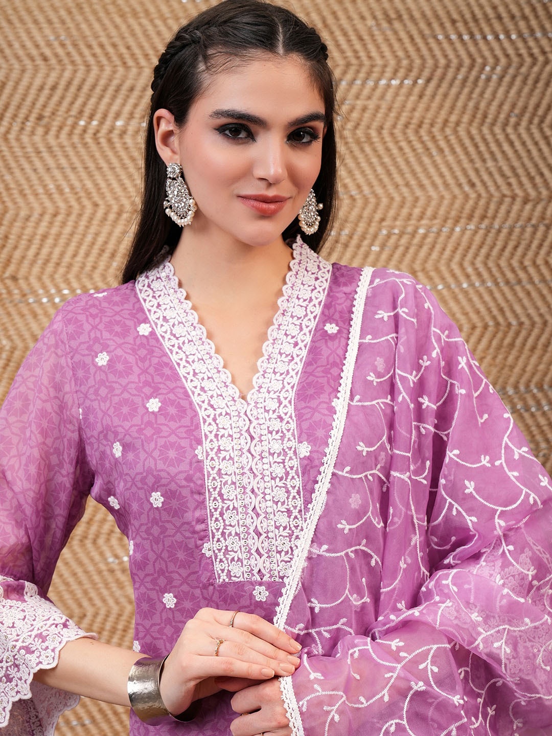 Vishudh Ethnic Motifs Embroidered Regular Thread Work Kurta with Trousers & With Dupatta, Purple
Vishudh Ethnic Motifs Embroidered Regular Thread Work Kurta with Trousers & With Dupatta, Purple