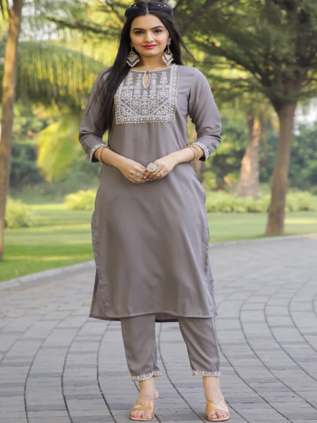 Modestouze Attires Keyhole Neck Ethnic Motifs Embroidered Straight Kurta with Trouser, Grey
Modestouze Attires Keyhole Neck Ethnic Motifs Embroidered Straight Kurta with Trouser, Grey