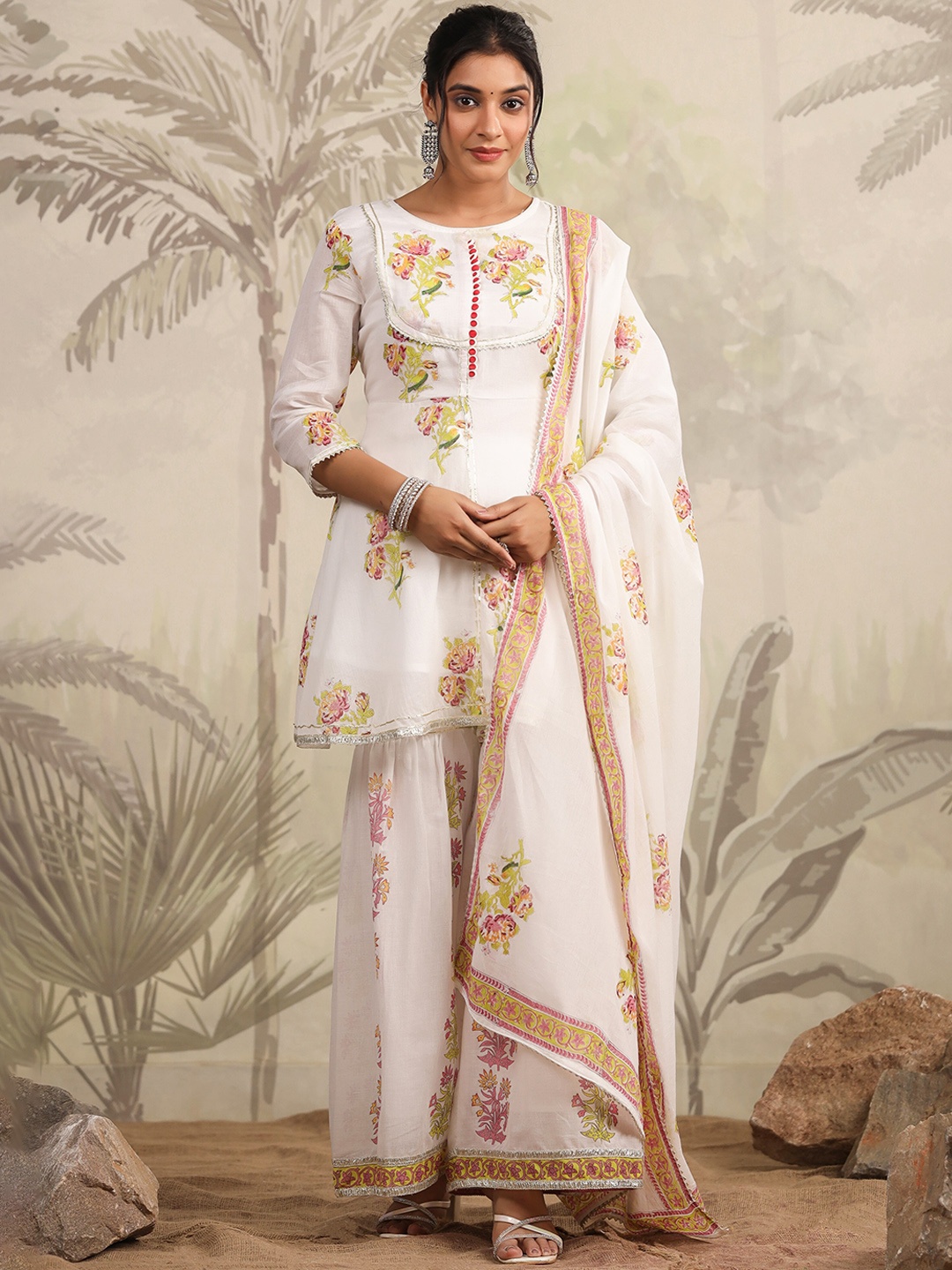 KAJREE Ethnic Motifs Printed Gotta Patti Pure Cotton Kurta with Sharara & Dupatta, White
KAJREE Ethnic Motifs Printed Gotta Patti Pure Cotton Kurta with Sharara & Dupatta, White