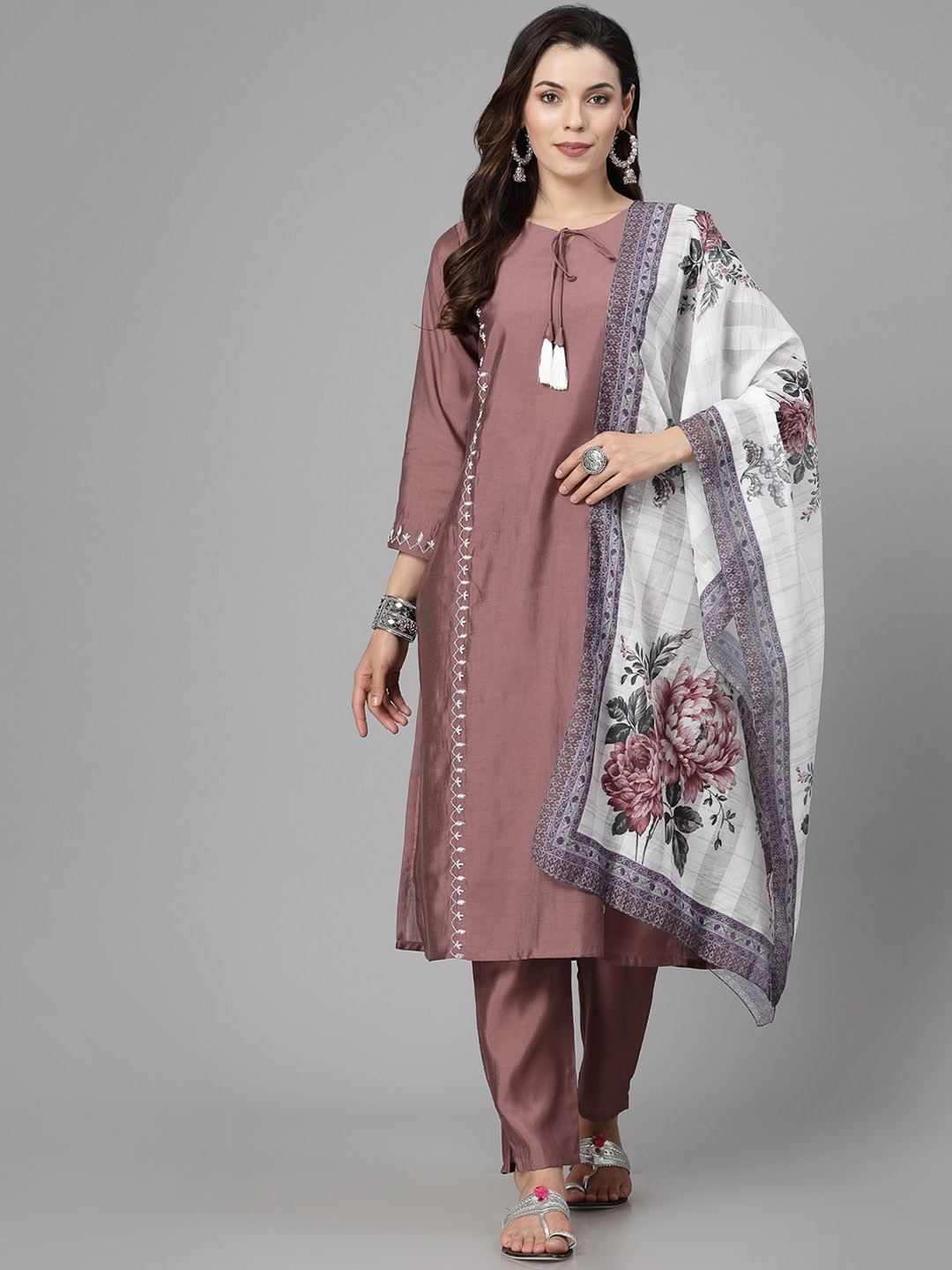 18 ATTITUDE Floral Embroidered Regular Thread Work Kurta With Trousers & Dupatta, Pink
18 ATTITUDE Floral Embroidered Regular Thread Work Kurta With Trousers & Dupatta, Pink
