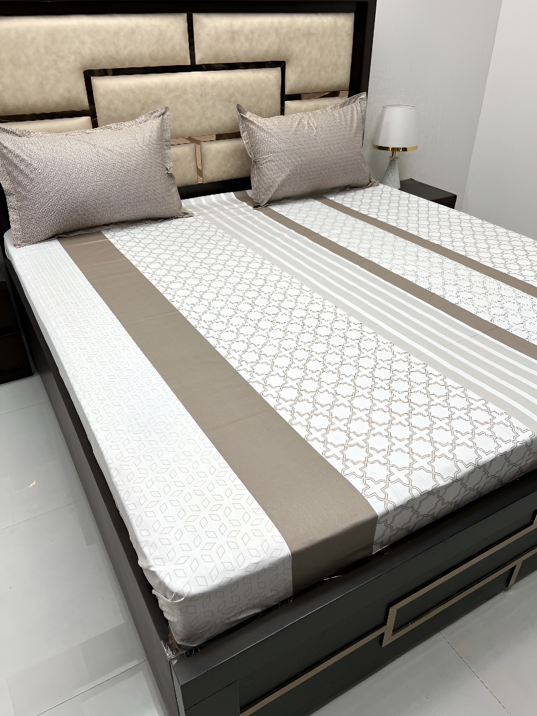 Pure Decor Lifestyle White & Grey Ethnic Motifs 400 TC King Bedsheet with 2 Pillow Covers
Pure Decor Lifestyle White & Grey Ethnic Motifs 400 TC King Bedsheet with 2 Pillow Covers