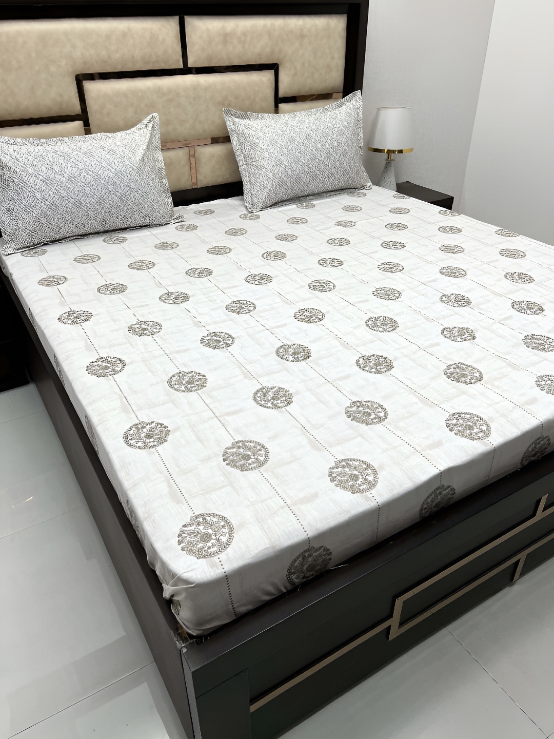 Pure Decor Cotton King Size Double Bedsheet With 2 Pillow Covers 2.74m X 2.74m, Cream
Pure Decor Cotton King Size Double Bedsheet With 2 Pillow Covers 2.74m X 2.74m, Cream