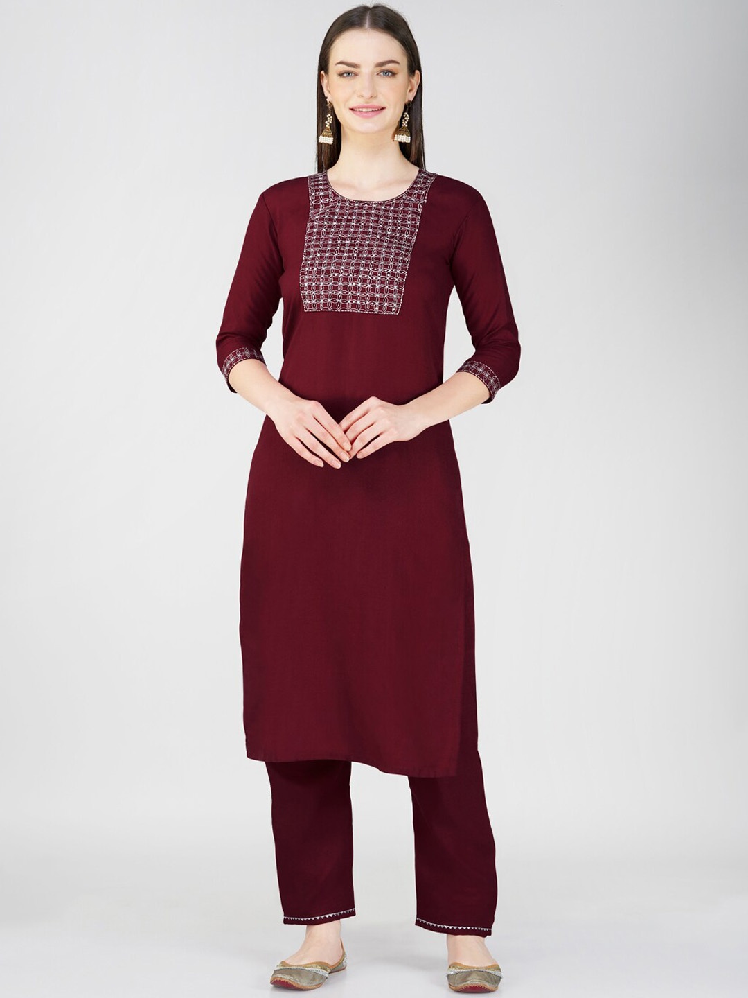 ARADHNA Ethnic Motifs Yoke Design Round Neck Sequinned Straight Kurta with Trousers, Maroon
ARADHNA Ethnic Motifs Yoke Design Round Neck Sequinned Straight Kurta with Trousers, Maroon