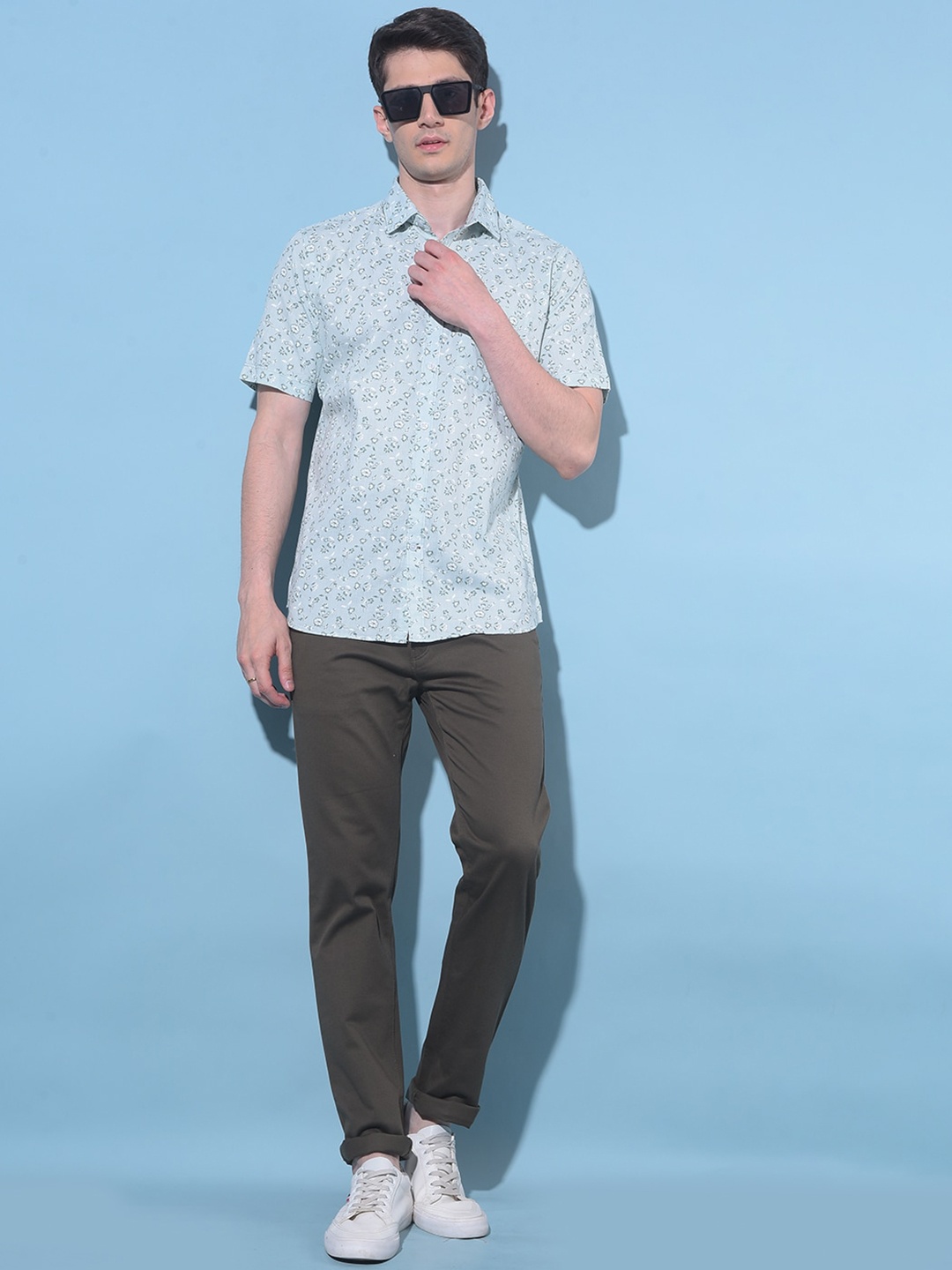 Crimsoune Club Classic Floral Printed Spread Collar Cotton Curved Slim Fit Casual Shirt, Green
Crimsoune Club Classic Floral Printed Spread Collar Cotton Curved Slim Fit Casual Shirt, Green
