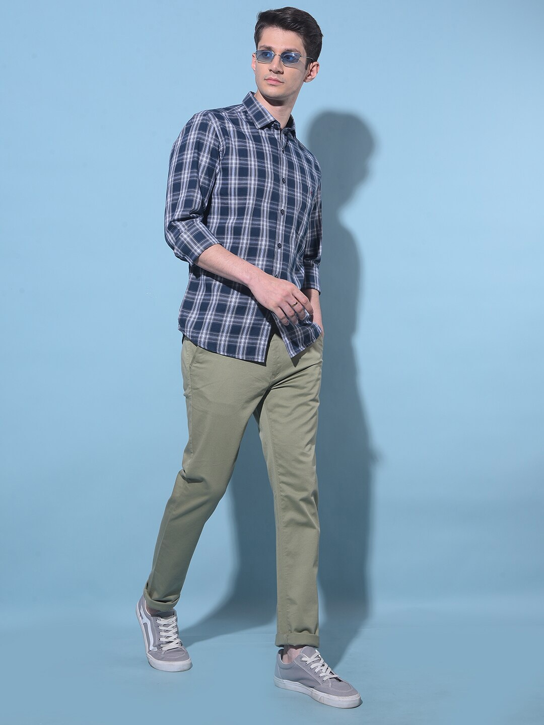 Crimsoune Club Slim Fit Checked Spread Collar Long Sleeves Cotton Casual Shirt, Navy blue
Crimsoune Club Slim Fit Checked Spread Collar Long Sleeves Cotton Casual Shirt, Navy blue