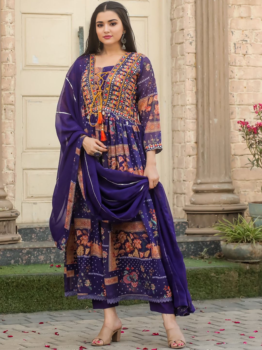 BLACK SCISSOR Floral Printed Mirror Work Anarkali Kurta With Trousers & Dupatta, Purple
BLACK SCISSOR Floral Printed Mirror Work Anarkali Kurta With Trousers & Dupatta, Purple