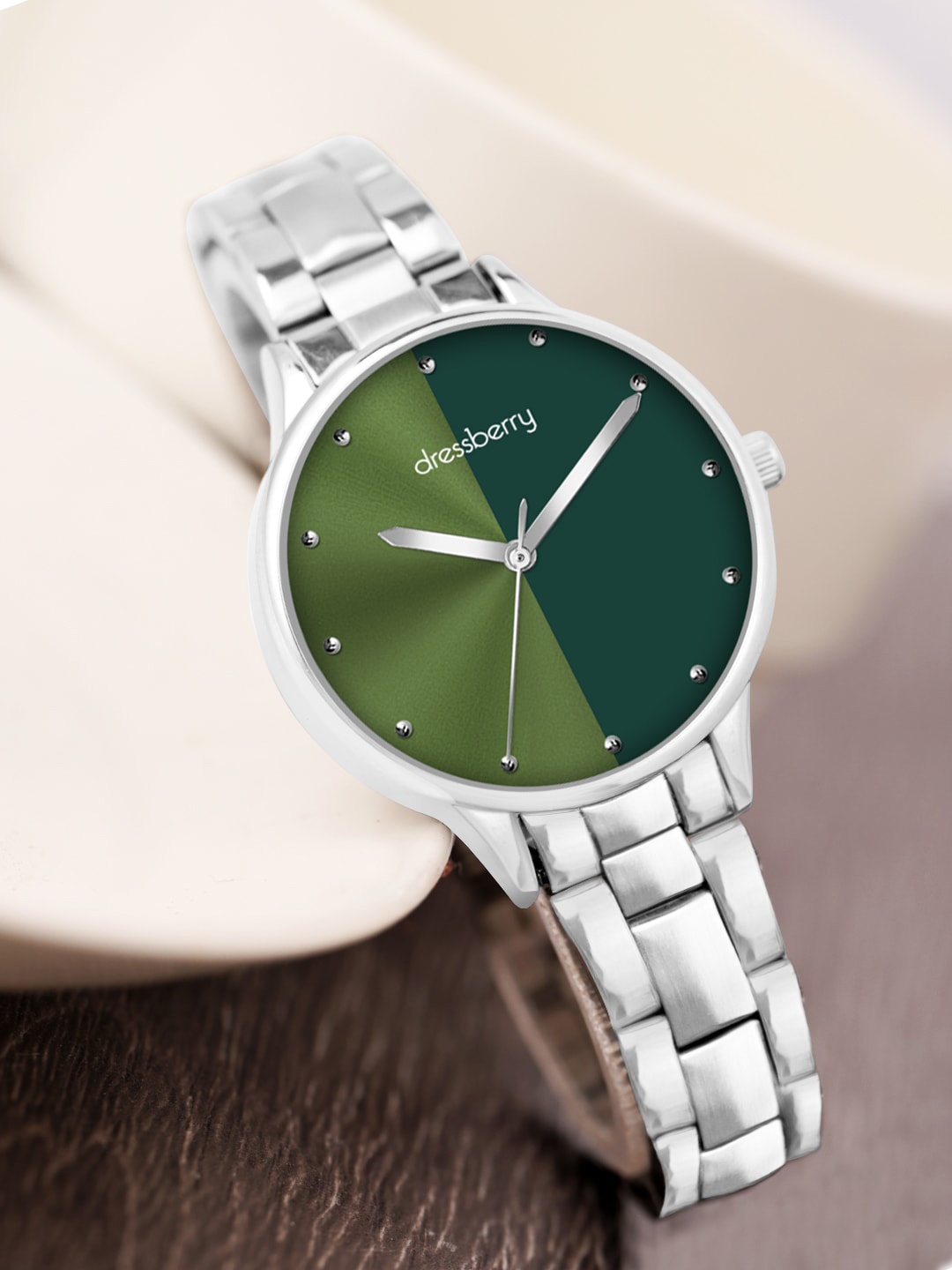 DressBerry Silver-Toned Women Stainless Steel Bracelet Style Analogue Watch HOBDB-226-SL
DressBerry Silver-Toned Women Stainless Steel Bracelet Style Analogue Watch HOBDB-226-SL