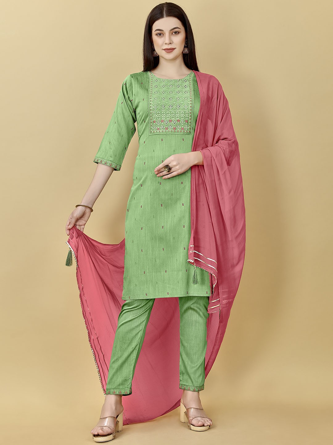 DIVASTRI Floral Embroidered Thread Work Straight Kurta With Trousers & Dupatta, Green
DIVASTRI Floral Embroidered Thread Work Straight Kurta With Trousers & Dupatta, Green