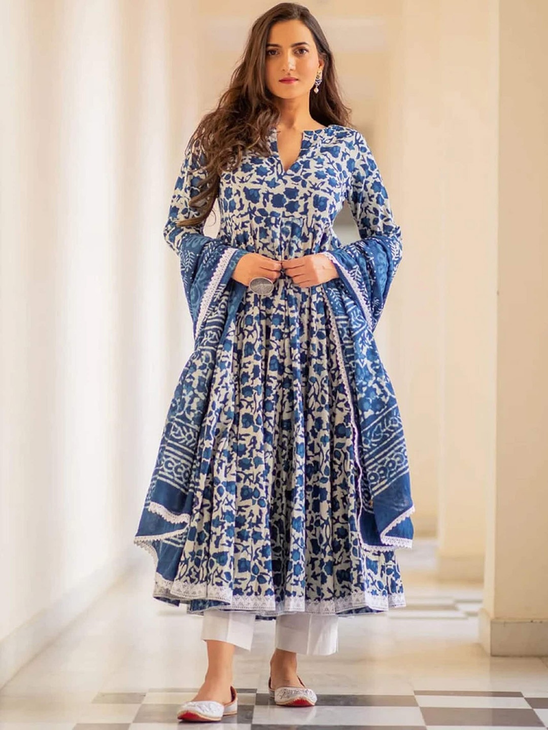MATTLOOK Floral Printed Mandarin Collar Anarkali Kurta & Trousers With Dupatta, Blue
MATTLOOK Floral Printed Mandarin Collar Anarkali Kurta & Trousers With Dupatta, Blue