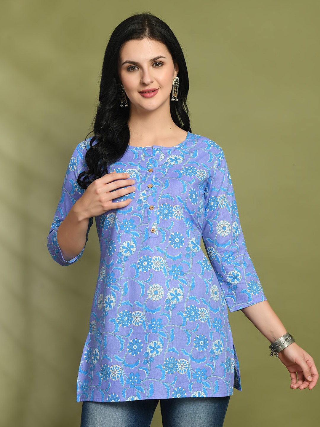 FERANOID Floral Printed Round Neck Three-Quarter Sleeves Pure Cotton Short Kurti, Purple
FERANOID Floral Printed Round Neck Three-Quarter Sleeves Pure Cotton Short Kurti, Purple