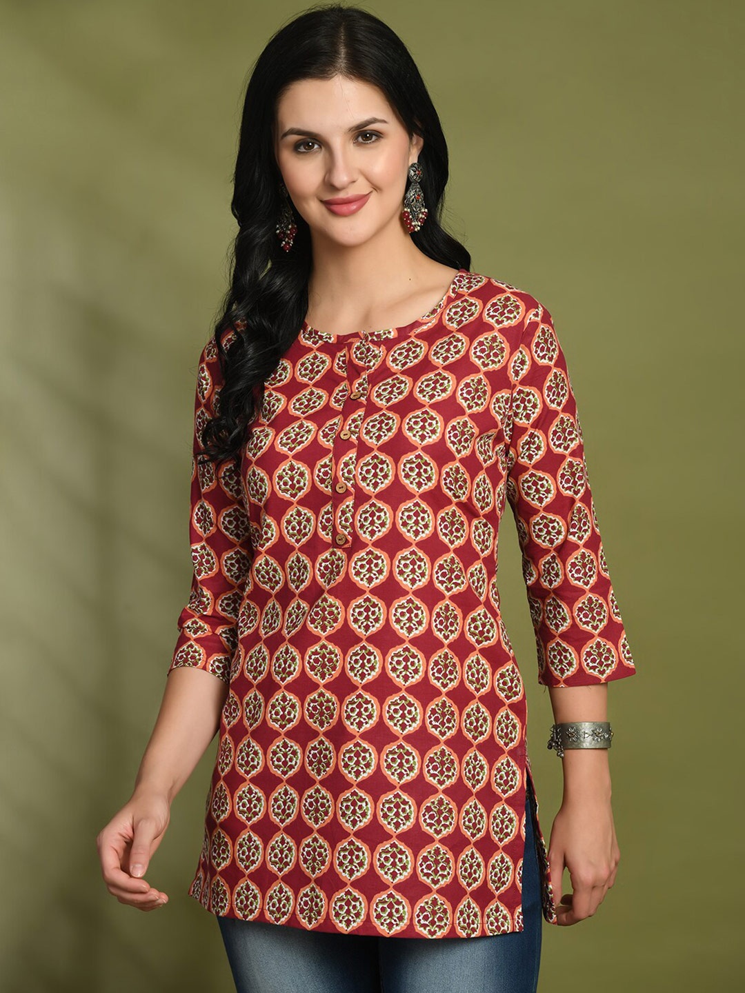 FERANOID Floral Printed Round Neck Three-Quarter Sleeves Pure Cotton Short Kurti, Red
FERANOID Floral Printed Round Neck Three-Quarter Sleeves Pure Cotton Short Kurti, Red