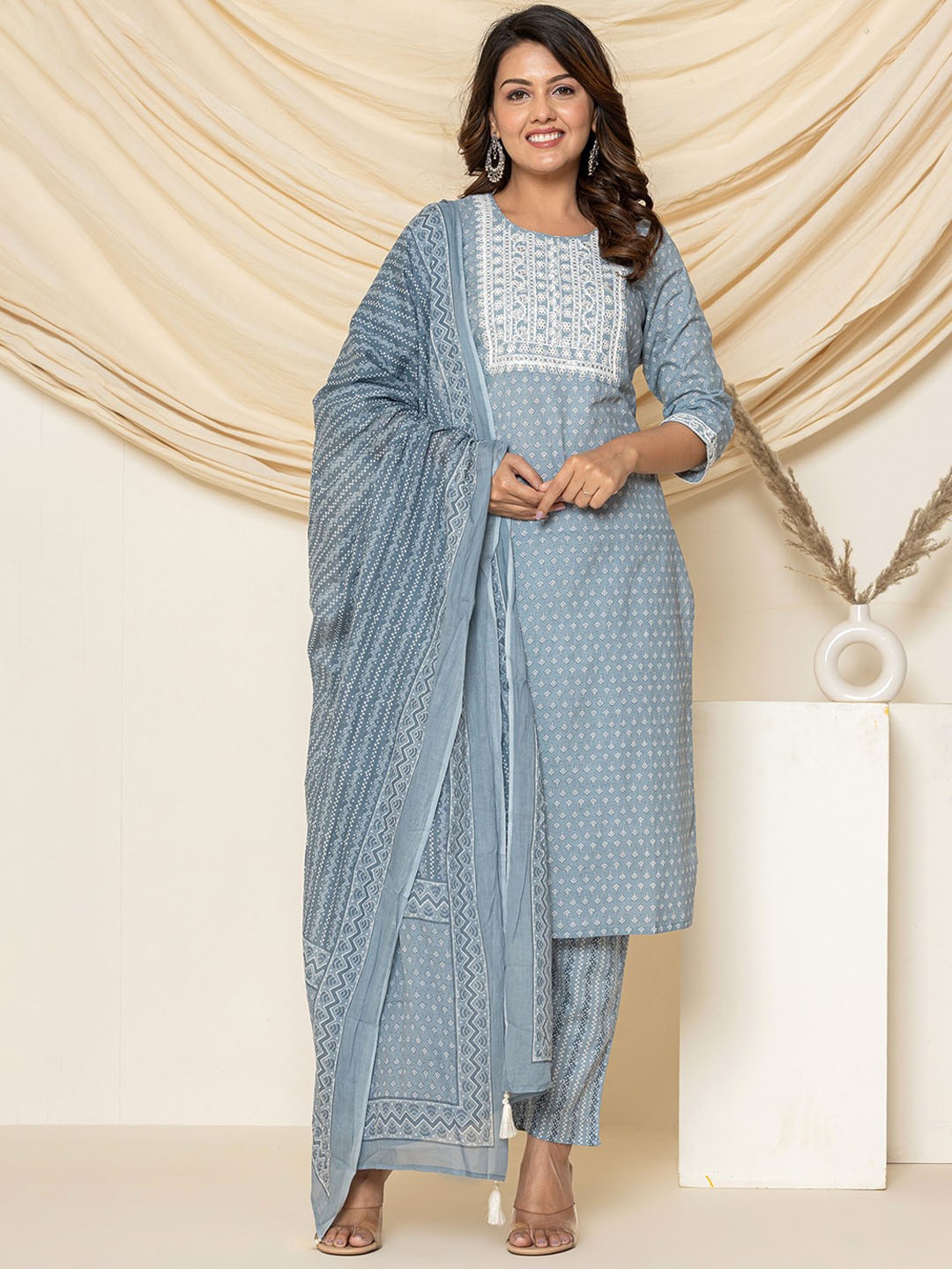 JAIPUR ETHNIC Ethnic Motifs Printed Thread Work Pure Cotton Kurta with Trousers & Dupatta, Grey
JAIPUR ETHNIC Ethnic Motifs Printed Thread Work Pure Cotton Kurta with Trousers & Dupatta, Grey