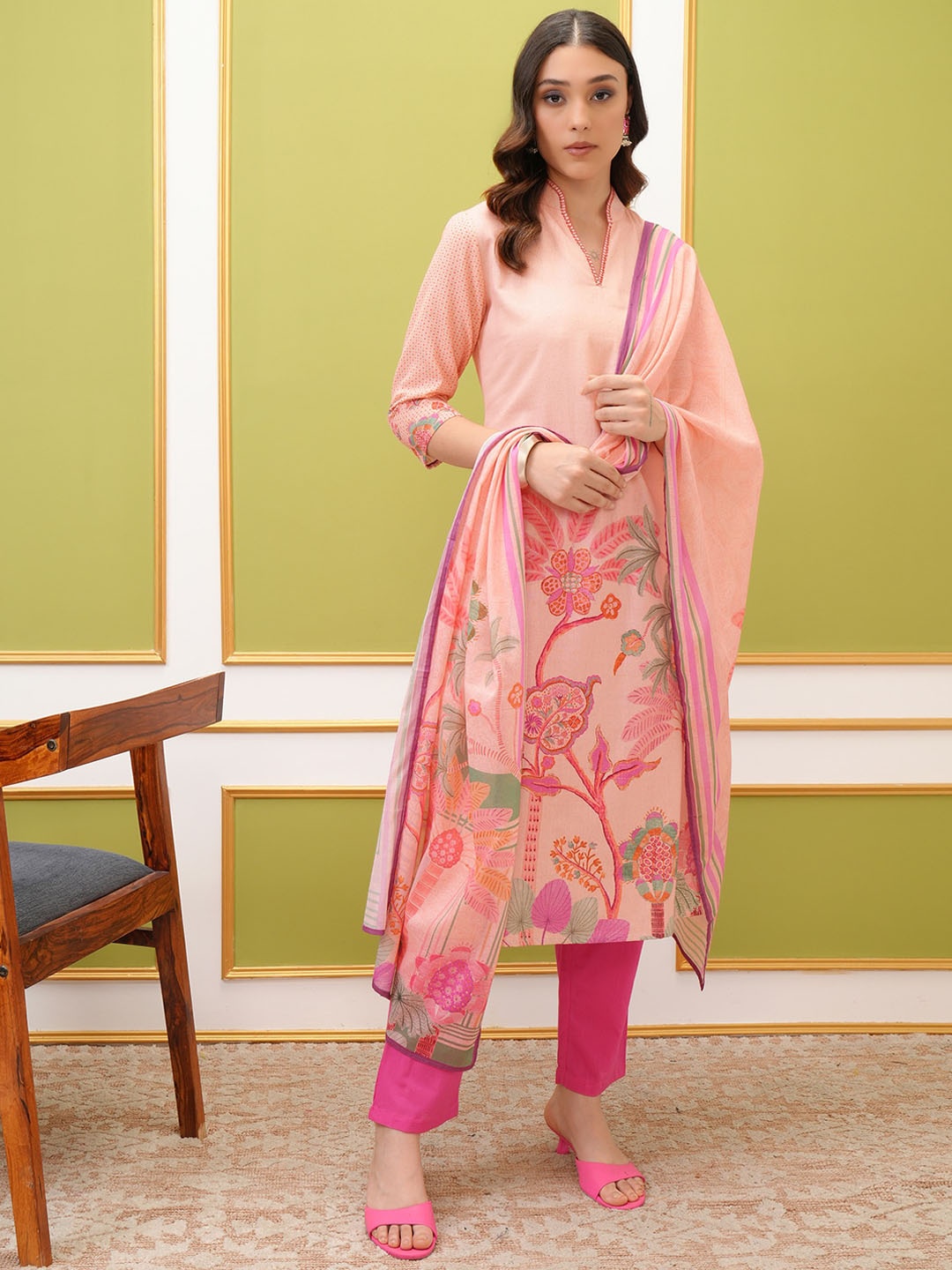 Vishudh Pink Floral Printed Mandarin Collar Cotton Straight Kurta With Trousers & Dupatta
Vishudh Pink Floral Printed Mandarin Collar Cotton Straight Kurta With Trousers & Dupatta