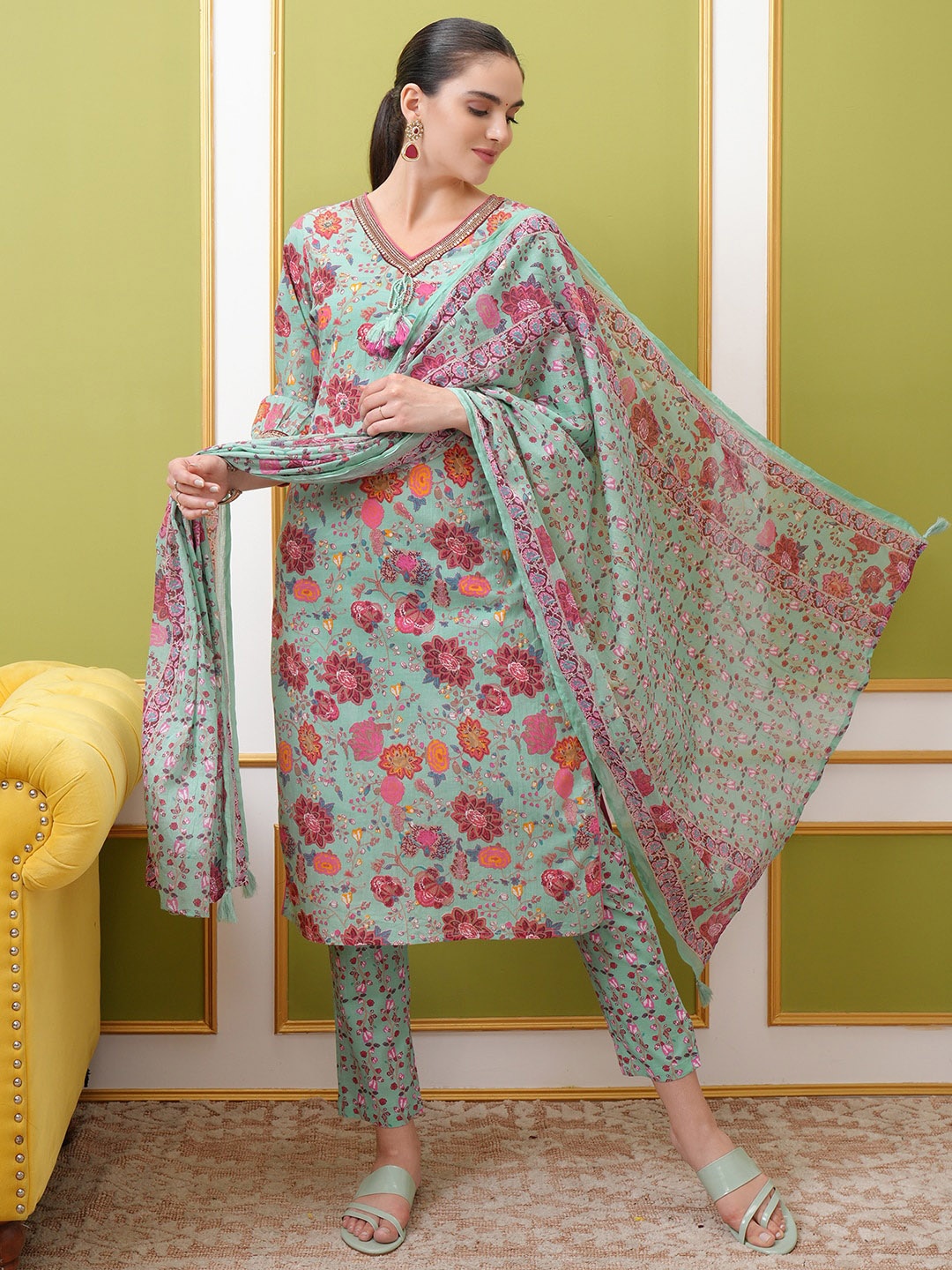 Vishudh V Neck Floral Printed Regular Pure Cotton Kurta with Trousers & With Dupatta, Green
Vishudh V Neck Floral Printed Regular Pure Cotton Kurta with Trousers & With Dupatta, Green