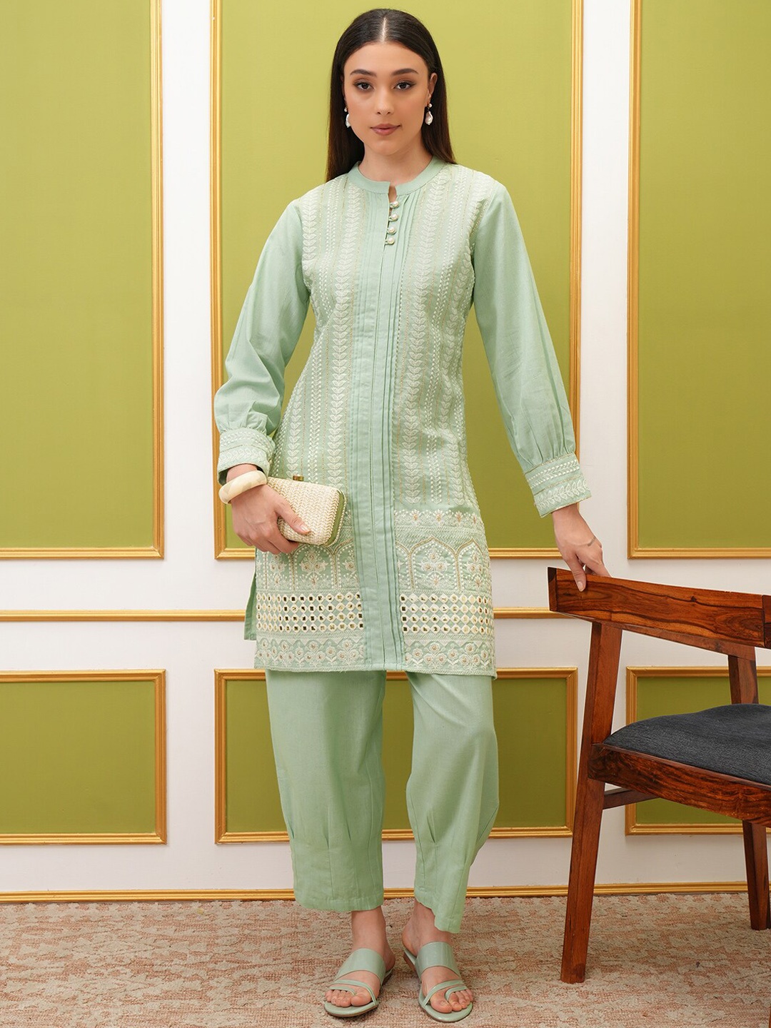 Vishudh Green Floral Embroidered Regular Thread Work Pure Cotton Kurta with Trousers
Vishudh Green Floral Embroidered Regular Thread Work Pure Cotton Kurta with Trousers