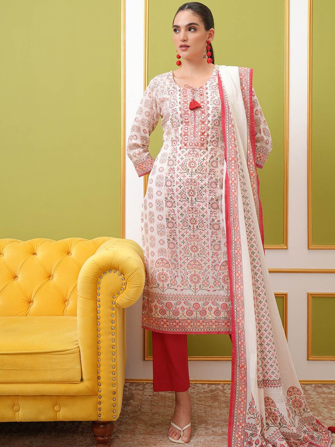 Vishudh Floral Printed Regular Thread Work Pure Cotton Kurta with Trouser & Dupatta, White
Vishudh Floral Printed Regular Thread Work Pure Cotton Kurta with Trouser & Dupatta, White