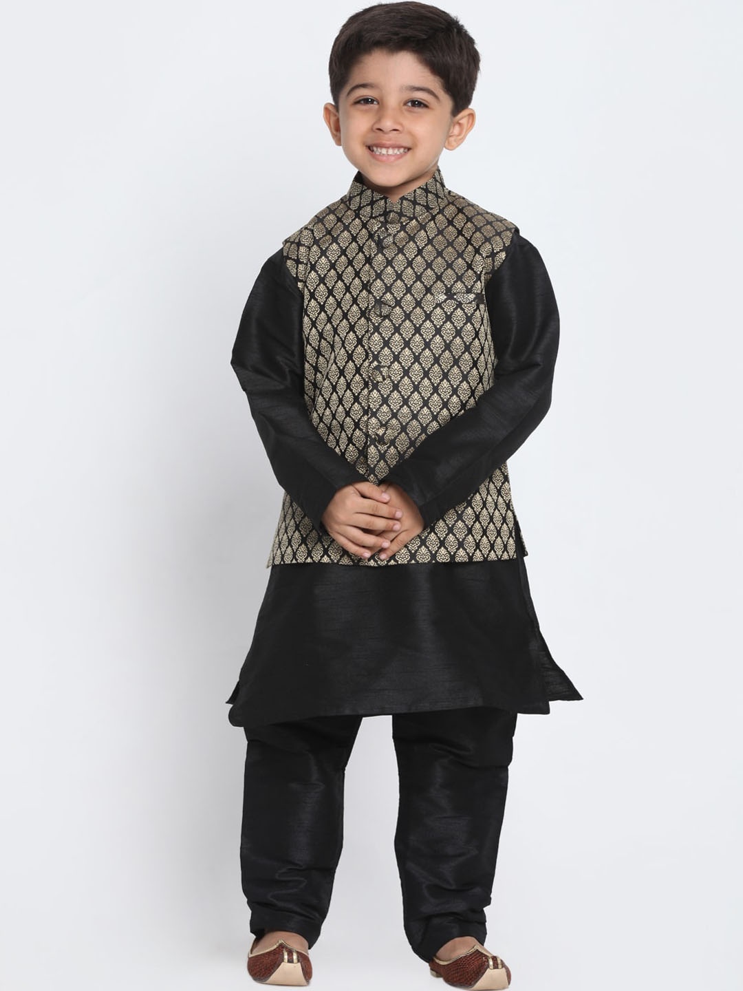 VASTRAMAY Boys Mandarin Collar Jacquard Straight Kurta With Pyjama & Nehru jacket, Black
VASTRAMAY Boys Mandarin Collar Jacquard Straight Kurta With Pyjama & Nehru jacket, Black