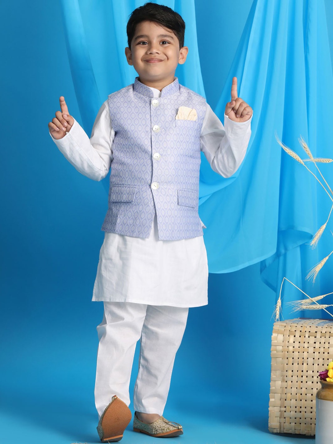 VASTRAMAY Boys Mandarin Collar Jacquard Cotton Straight Kurta With Pyjama & Nehru jacket, White
VASTRAMAY Boys Mandarin Collar Jacquard Cotton Straight Kurta With Pyjama & Nehru jacket, White