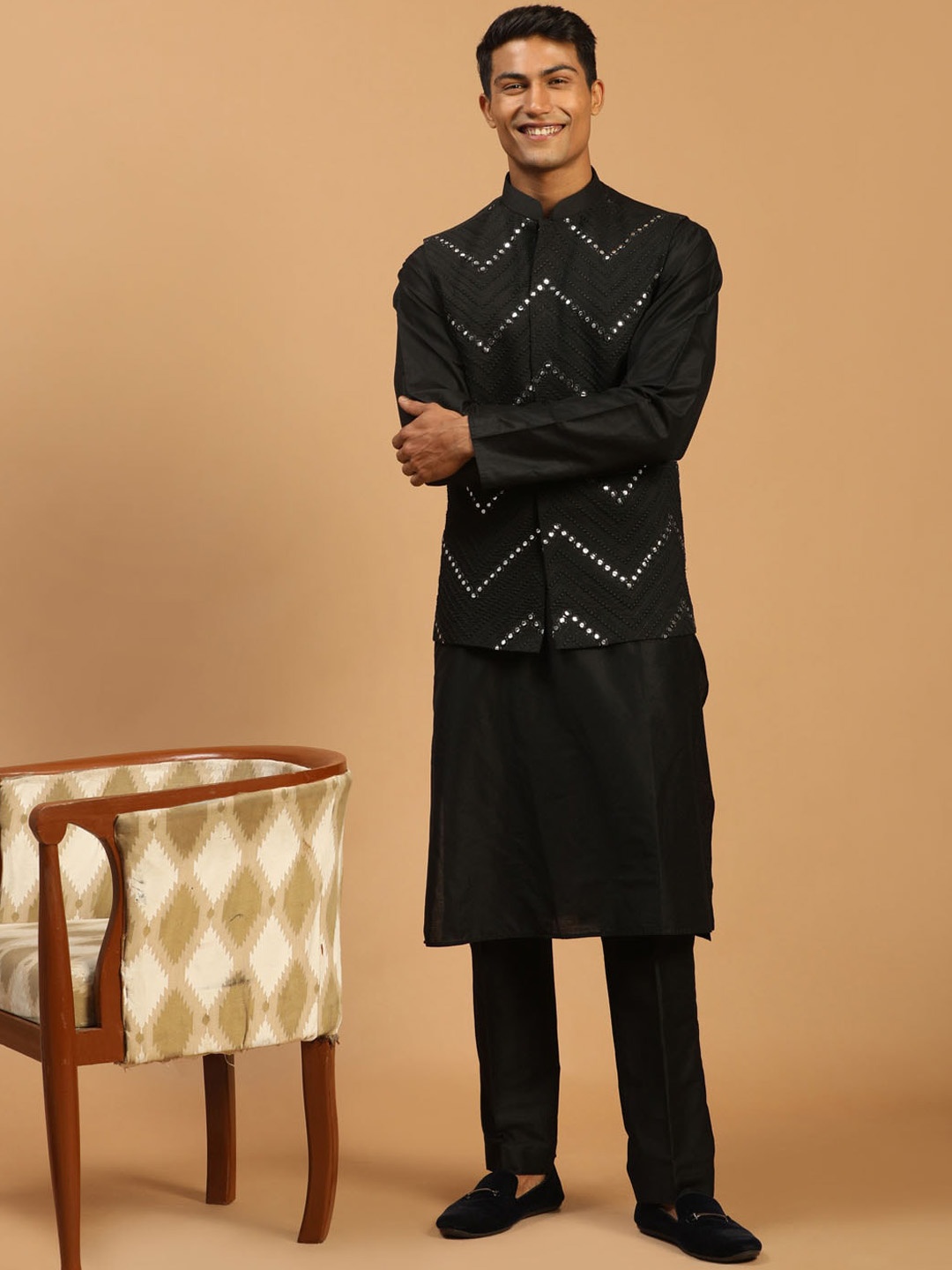 VASTRAMAY Mandarin Collar Long Sleeves Mirror Work Straight Kurta And Pyjamas With Jacket, Black
VASTRAMAY Mandarin Collar Long Sleeves Mirror Work Straight Kurta And Pyjamas With Jacket, Black