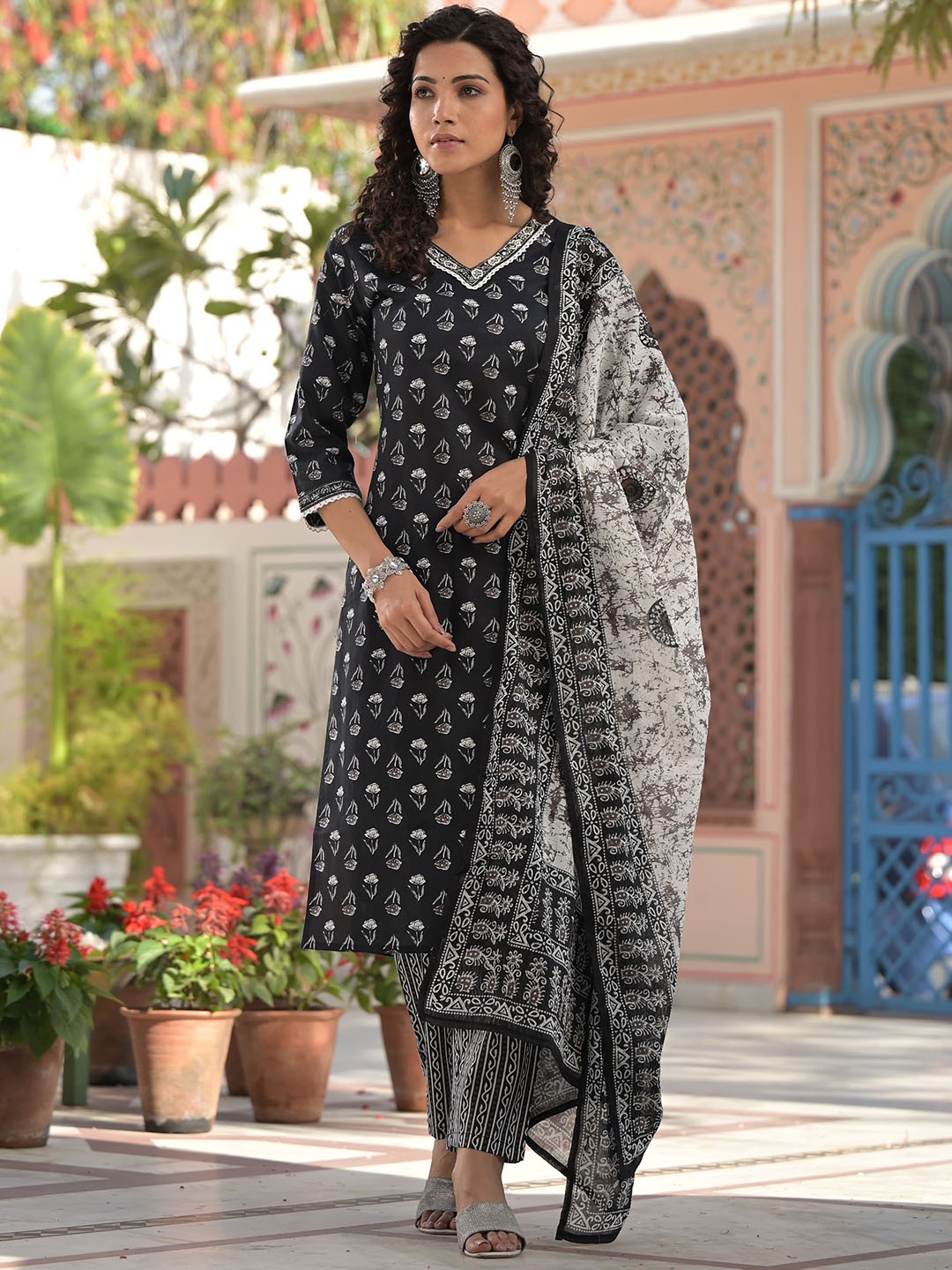 INDYES Ethnic Motifs Printed Pure Cotton Straight Kurta with Trousers & Dupatta, Black
INDYES Ethnic Motifs Printed Pure Cotton Straight Kurta with Trousers & Dupatta, Black