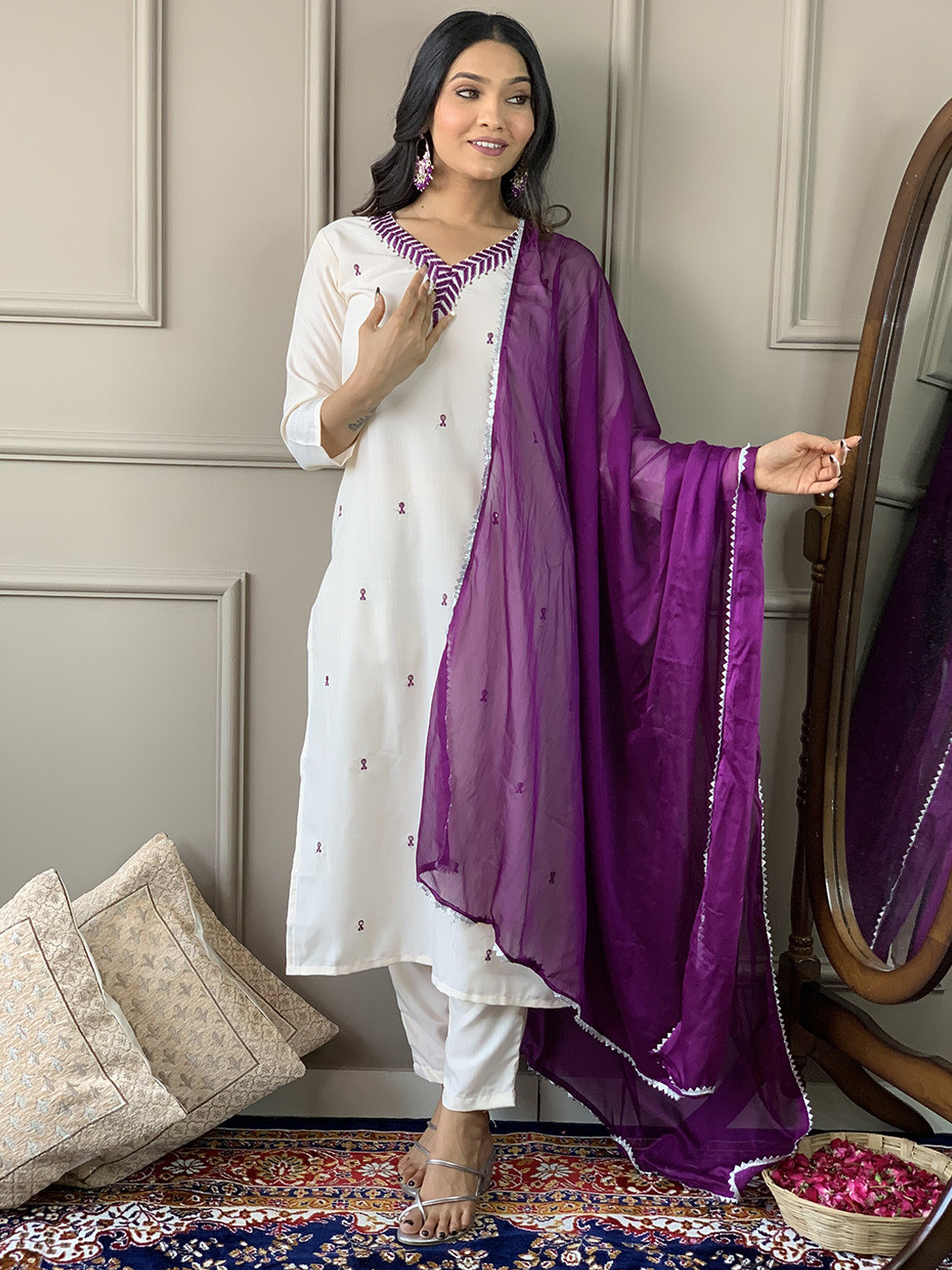 Momina Fashion Floral Embroidered Straight Kurta & Trousers With Dupatta, White
Momina Fashion Floral Embroidered Straight Kurta & Trousers With Dupatta, White